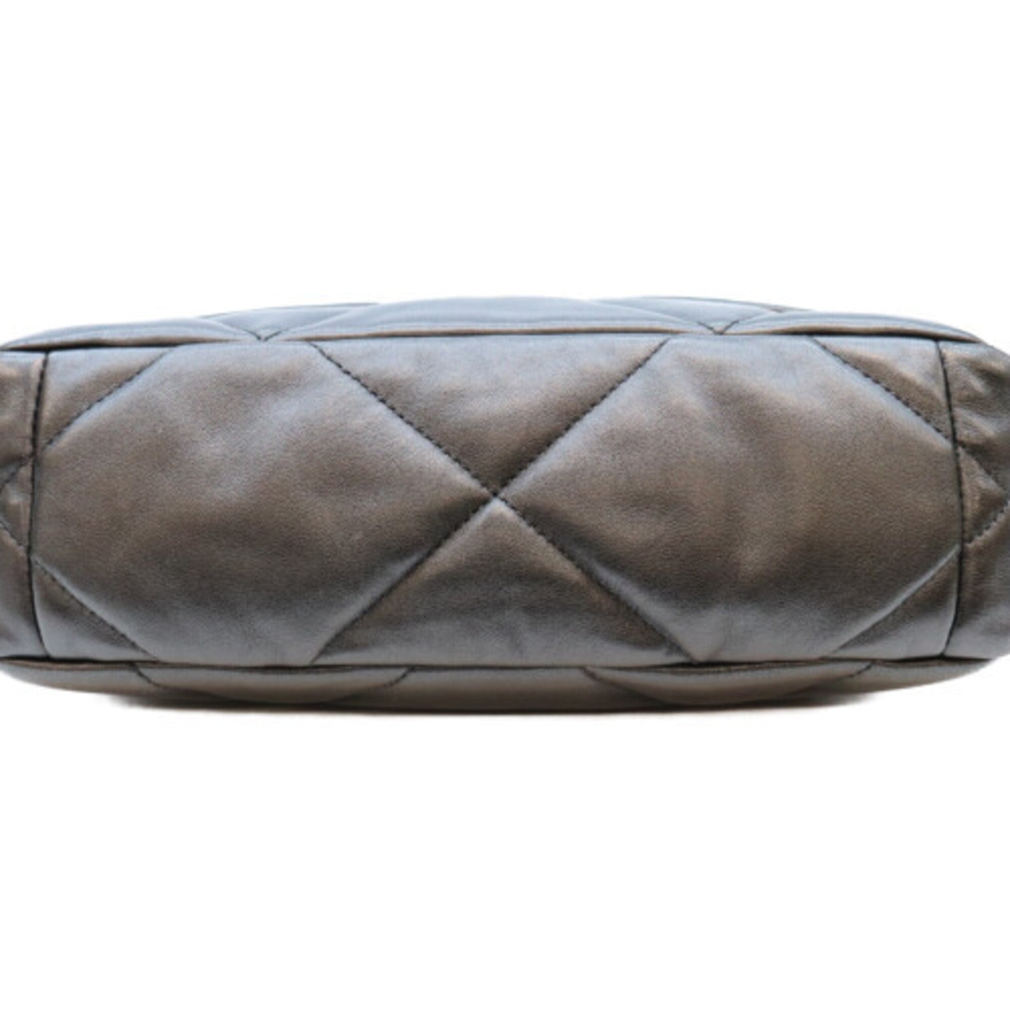 Chanel Black Leather Shoulder Bag (Pre-Owned)