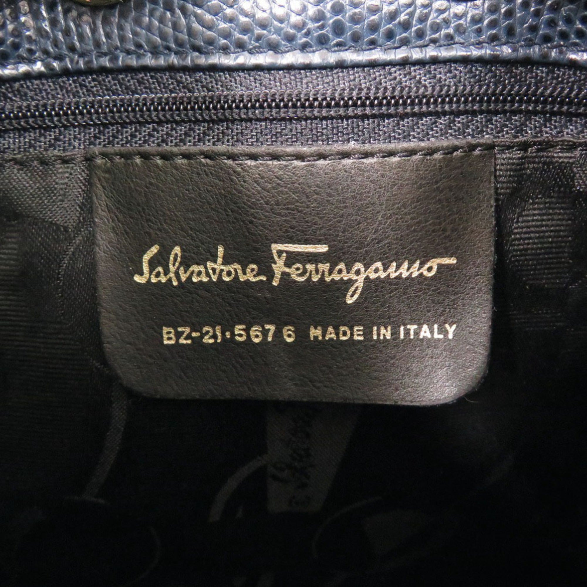 Salvatore Ferragamo Navy Leather Shoulder Bag (Pre-Owned)