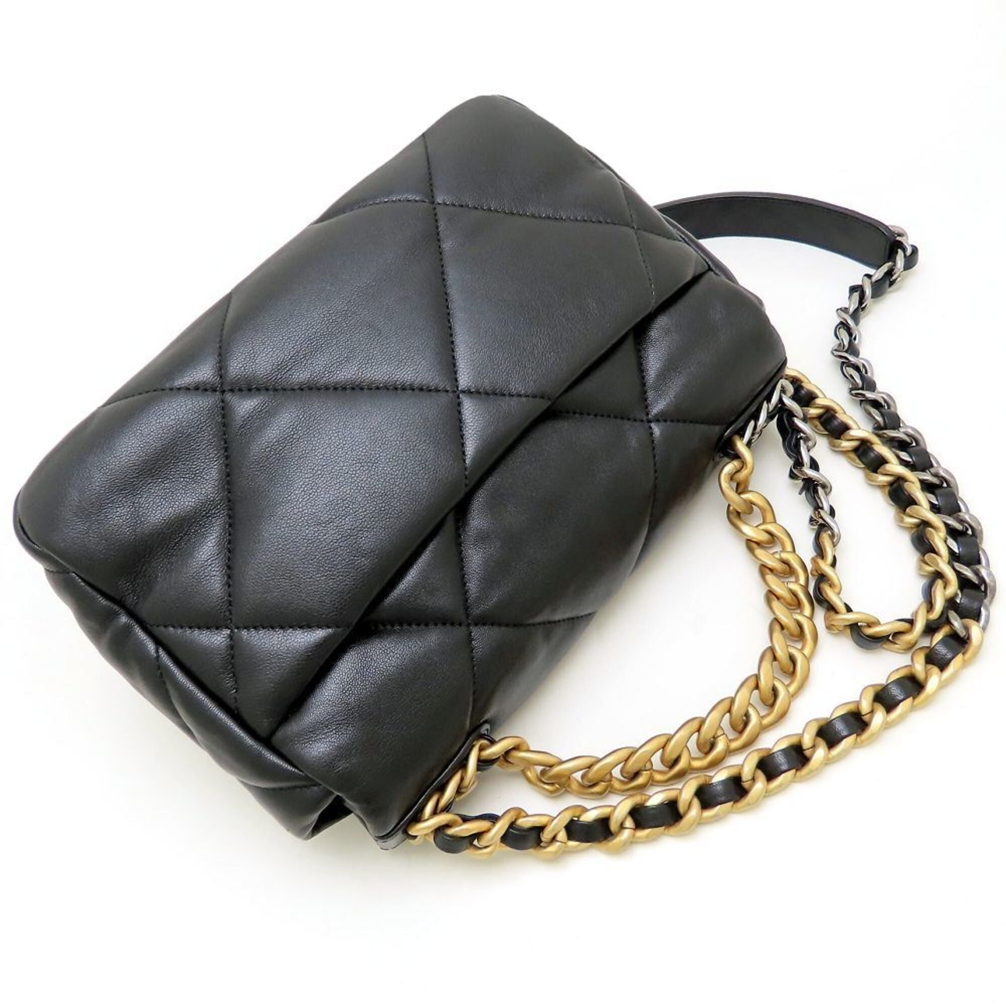 Chanel Black Leather Shoulder Bag (Pre-Owned)
