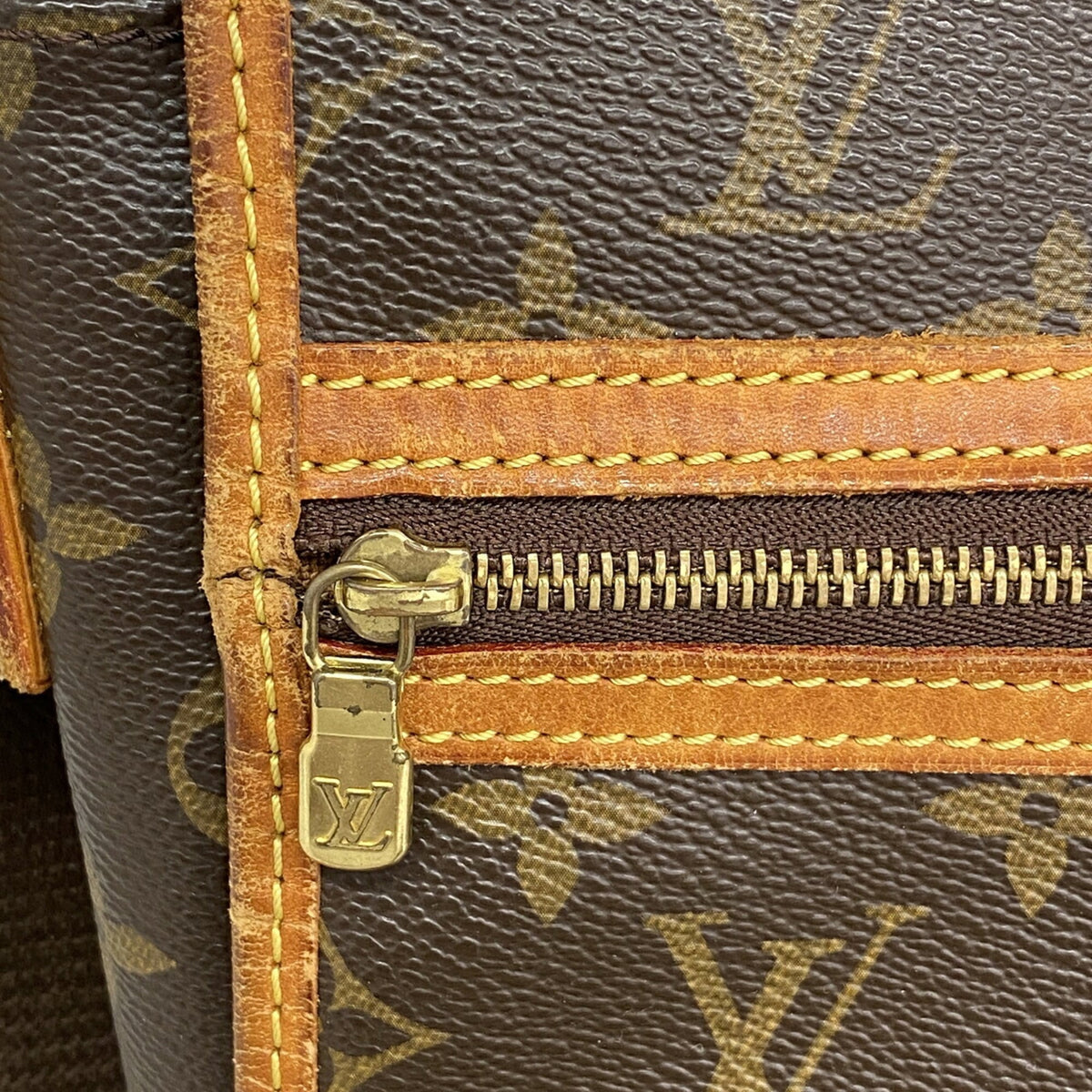 Louis Vuitton Brown Shoulder Bag (Pre-Owned)