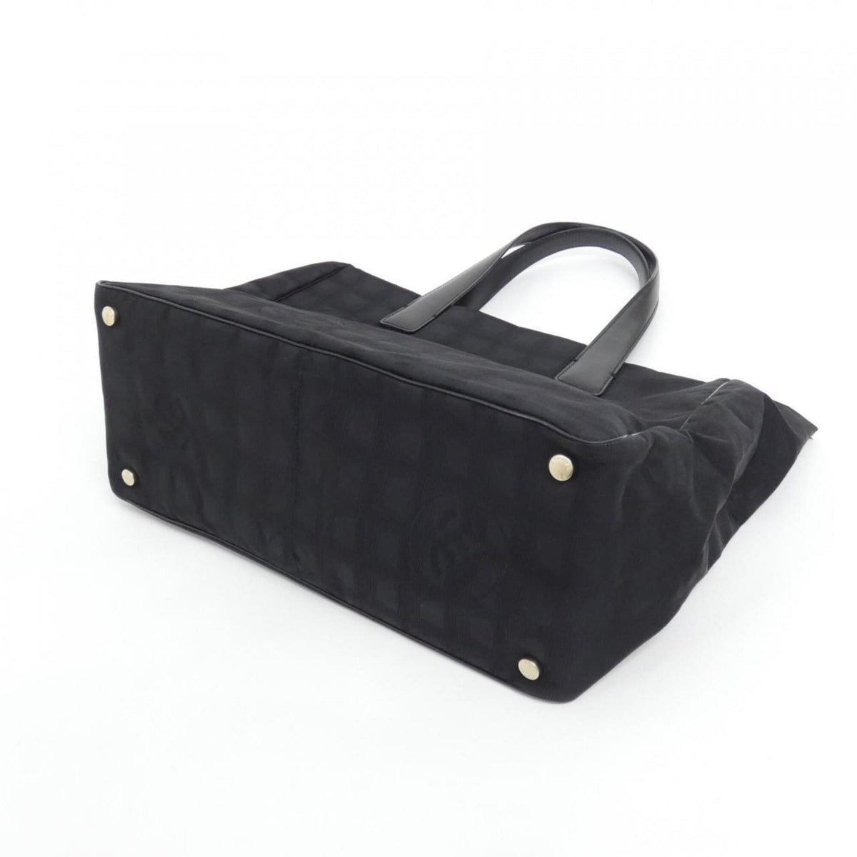 Chanel Black Nylon Handbag (Pre-Owned)