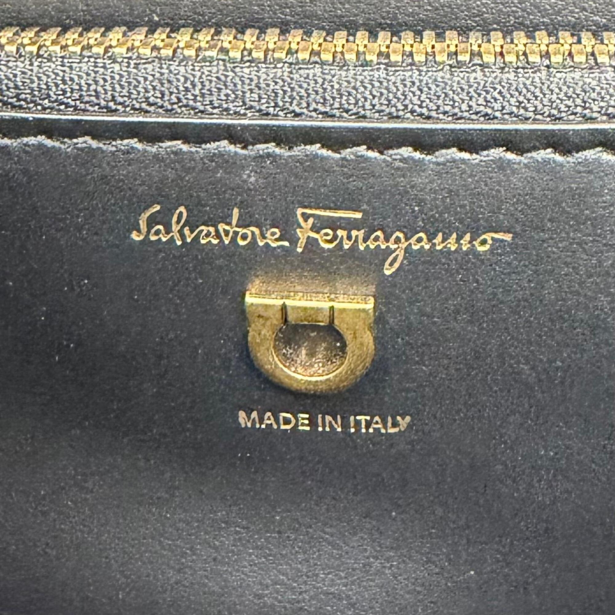 Salvatore Ferragamo Black Leather Shoulder Bag (Pre-Owned)