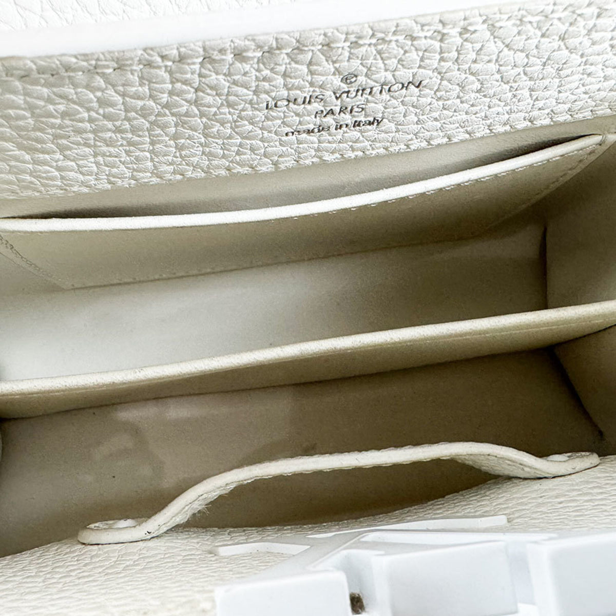 Louis Vuitton White Leather Handbag Shoulder Bag (Pre-Owned)