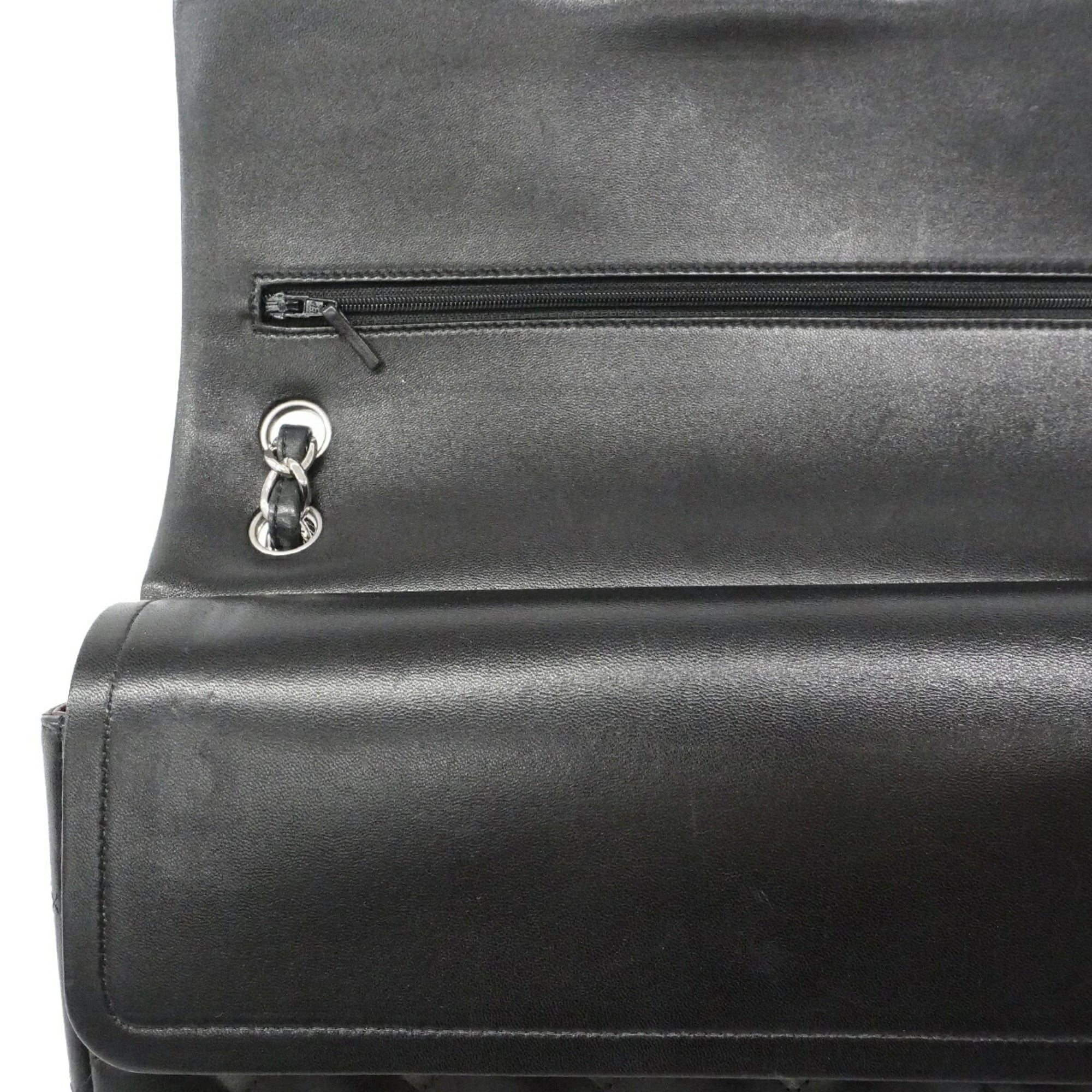Chanel Black Leather Shoulder Bag (Pre-Owned)