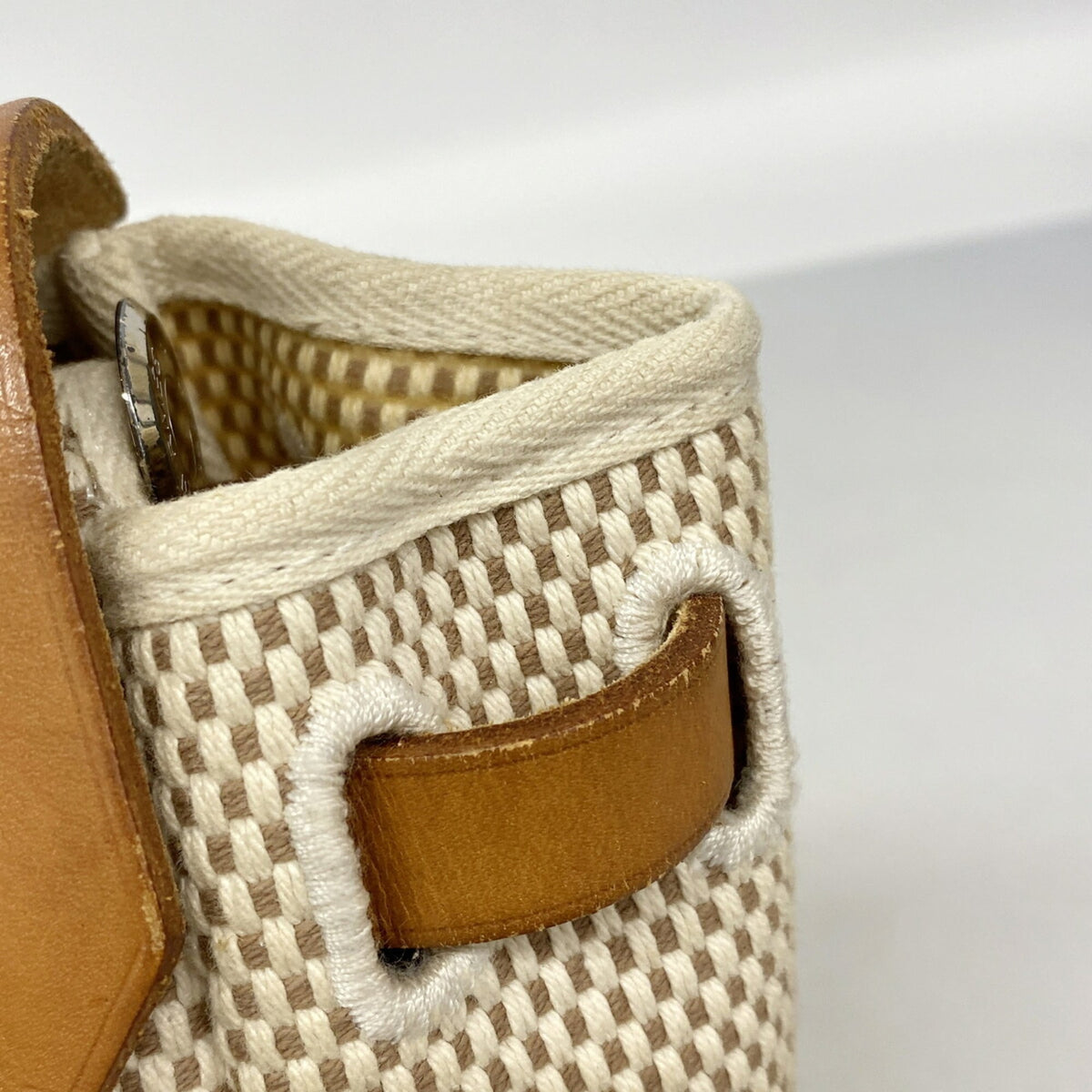 Hermes Natural Handbag (Pre-Owned)