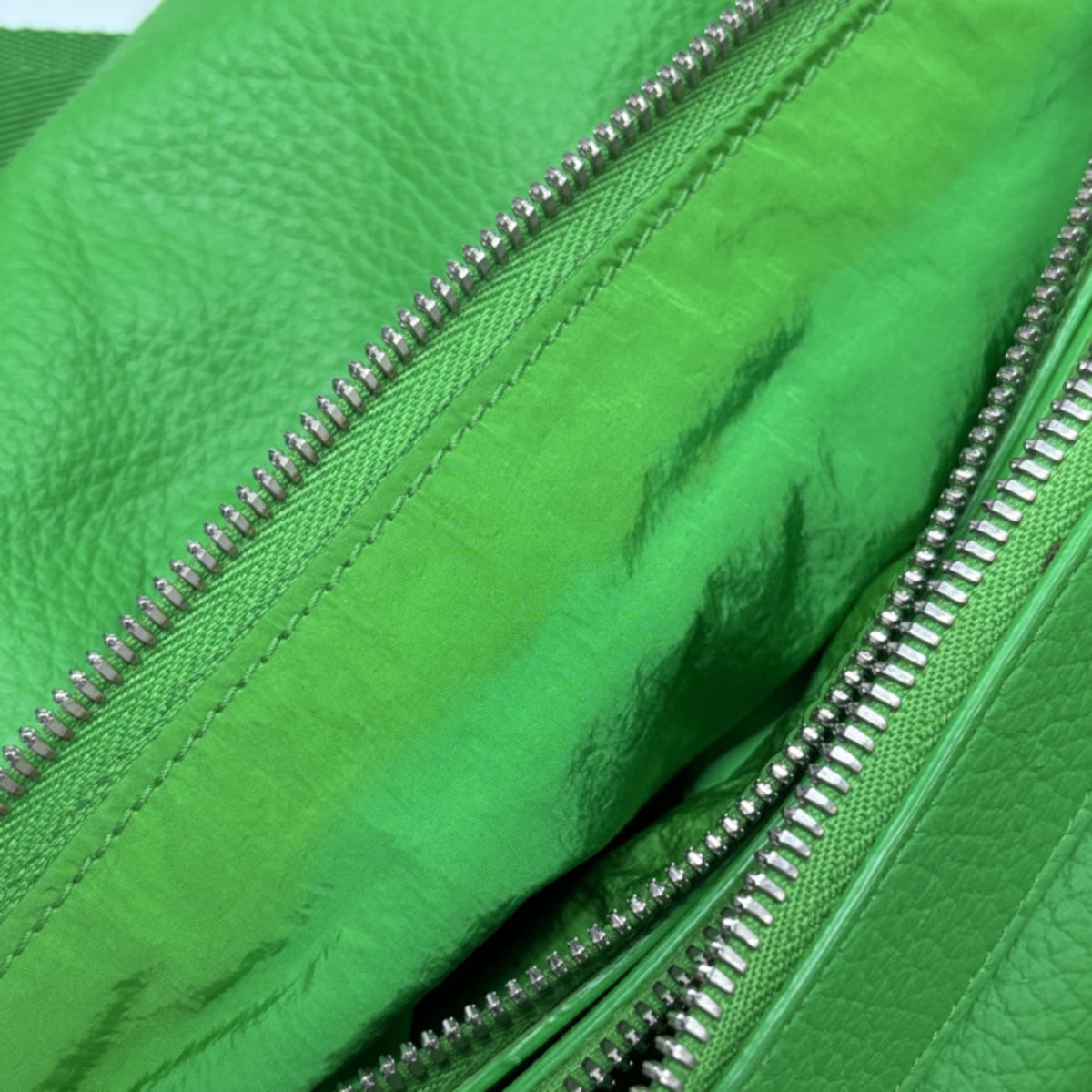 Bottega Veneta Green Leather Shoulder Bag (Pre-Owned)