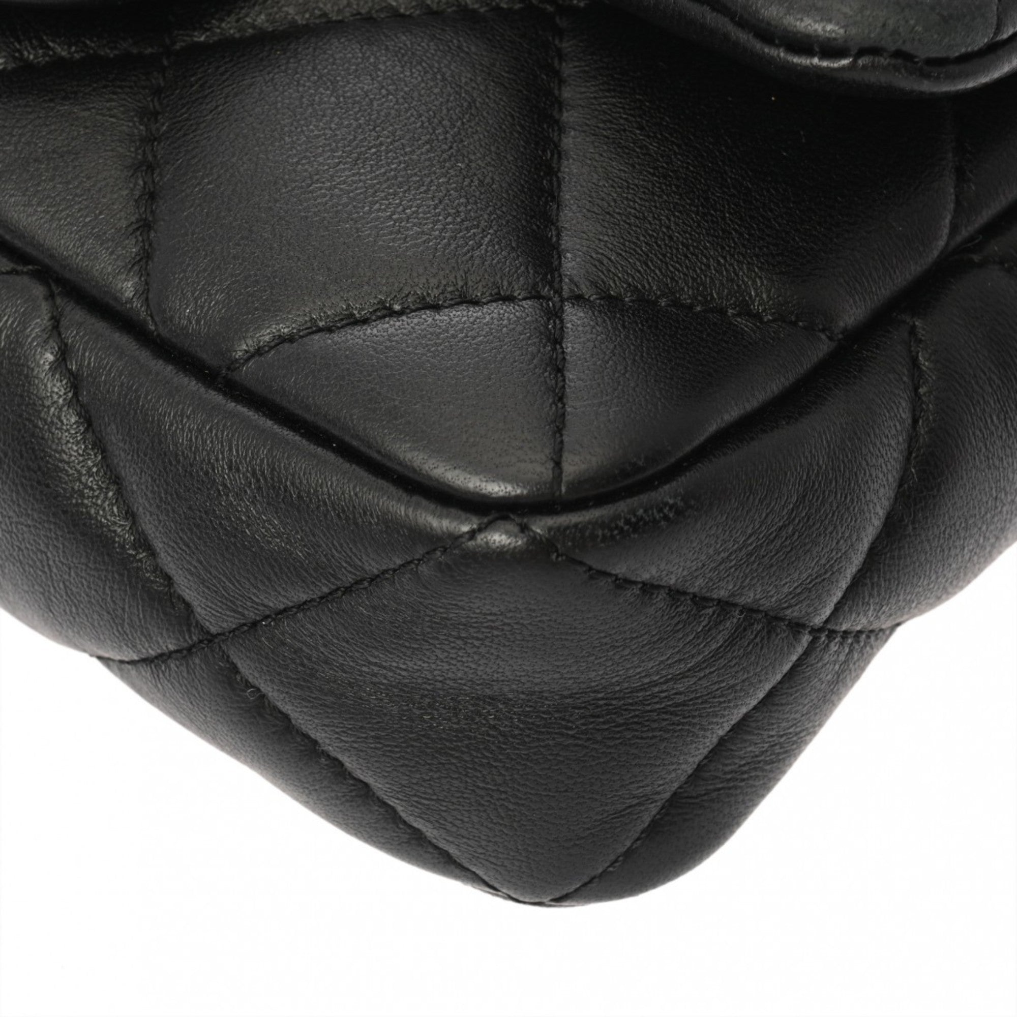 Chanel Black Leather Shoulder Bag (Pre-Owned)