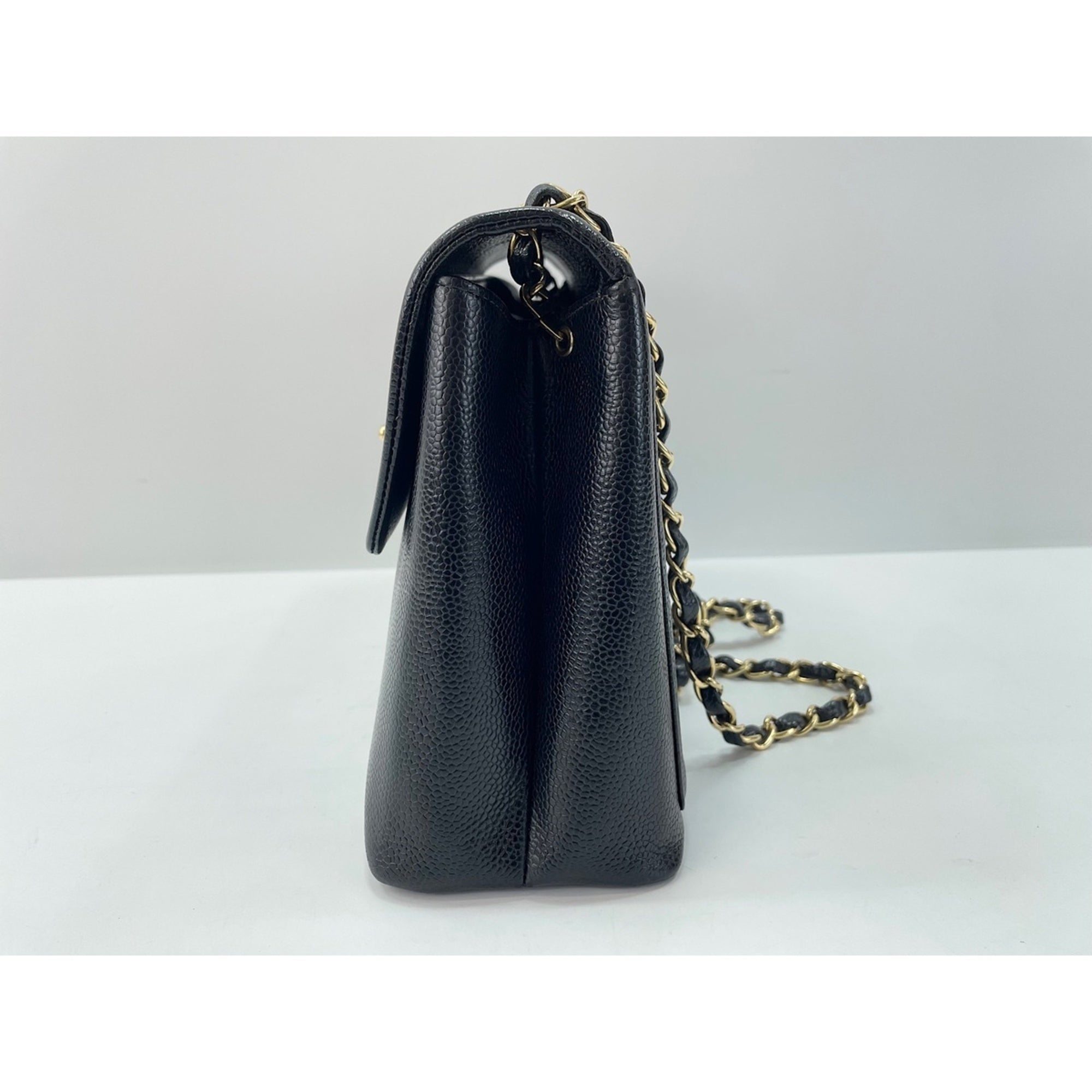Chanel Black Shoulder Bag (Pre-Owned)