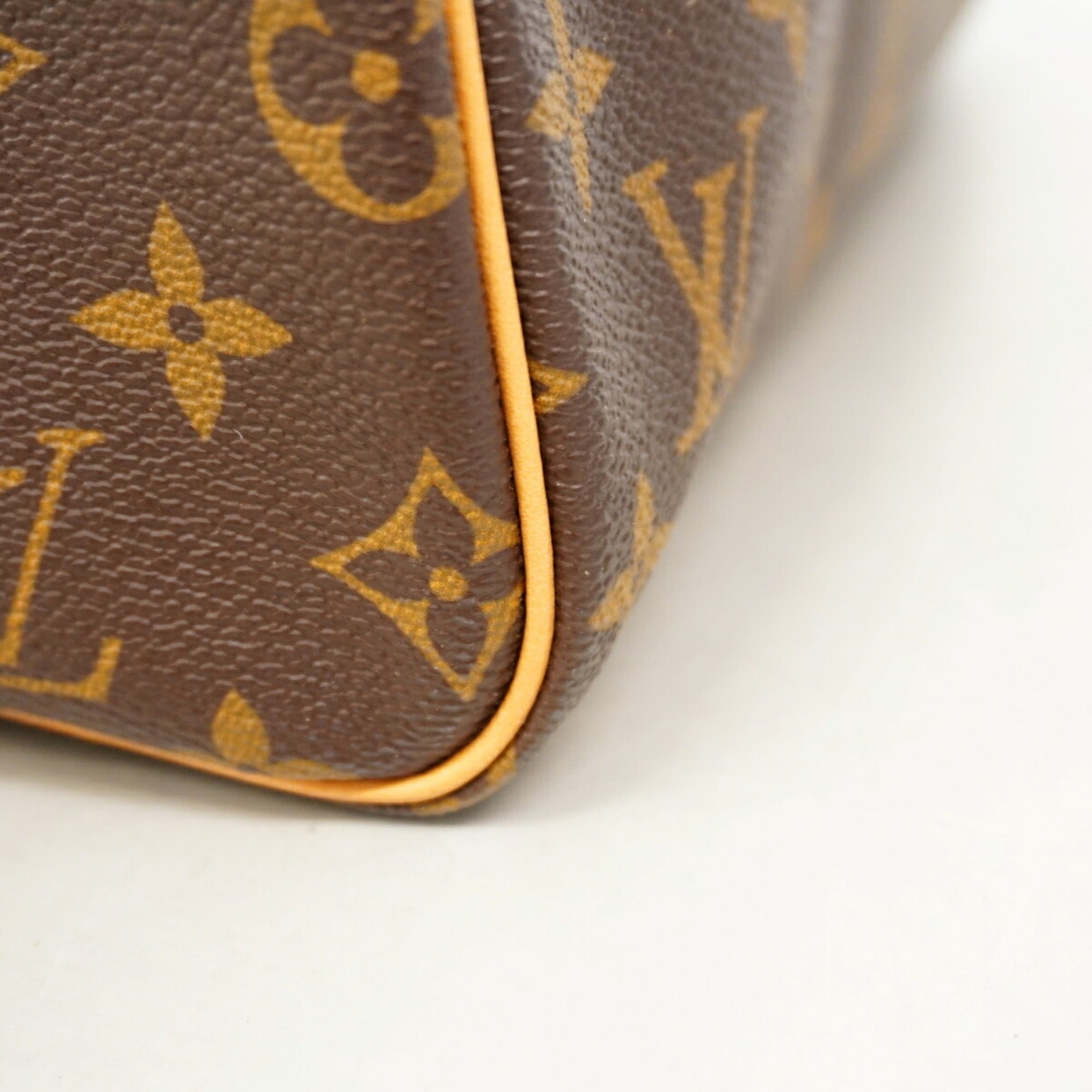 Louis Vuitton Brown Handbag (Pre-Owned)
