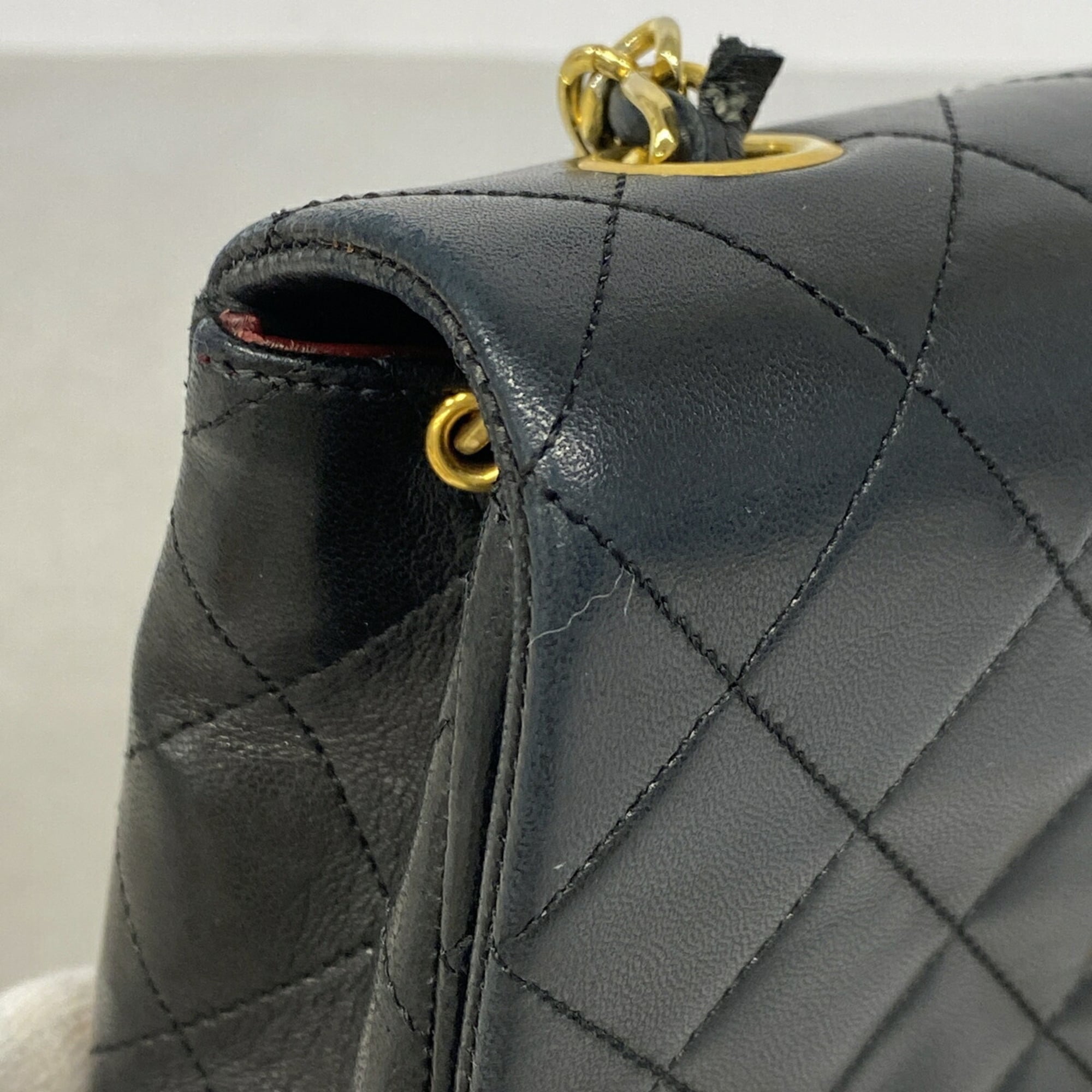 Chanel Black Leather Shoulder Bag (Pre-Owned)