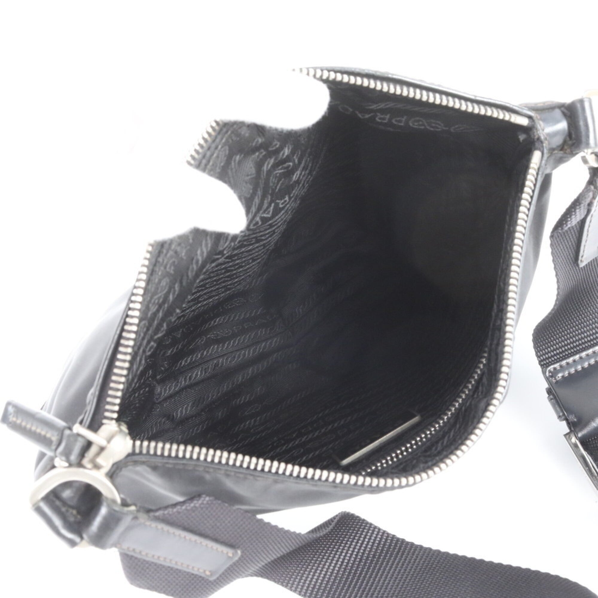 Prada Black Leather Nylon Messenger Bag Shoulder Bag (Pre-Owned)
