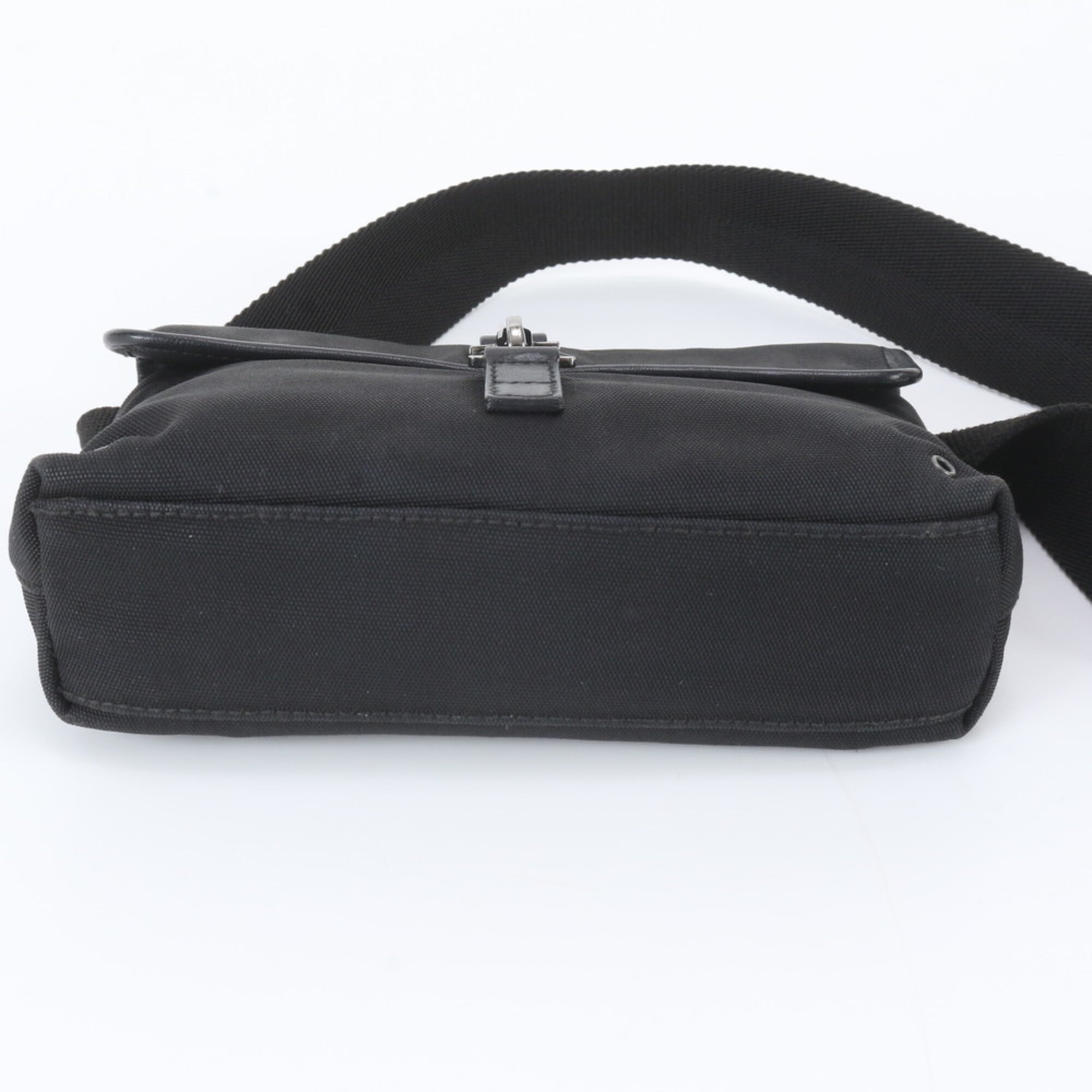 Gucci Black Leather Nylon Pouch Sling Bag (Pre-Owned)