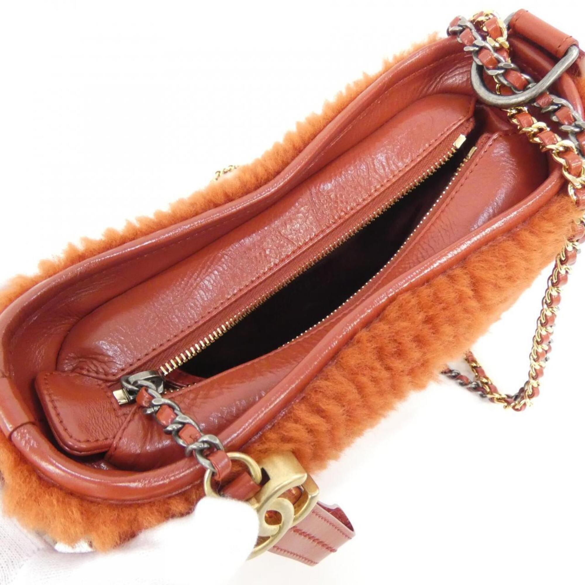 Chanel Brown Leather Shoulder Bag (Pre-Owned)