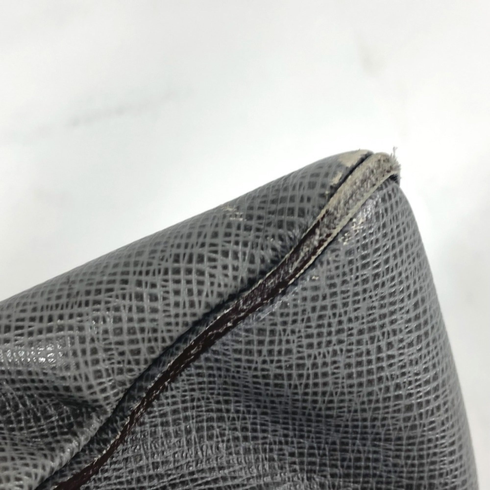 Louis Vuitton Gray Taiga Leather Pochette Shoulder Bag (Pre-Owned)