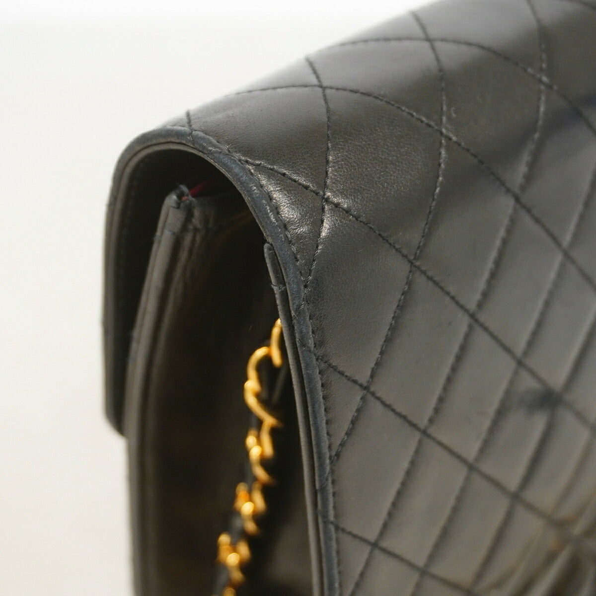 Chanel Black Leather Shoulder Bag (Pre-Owned)