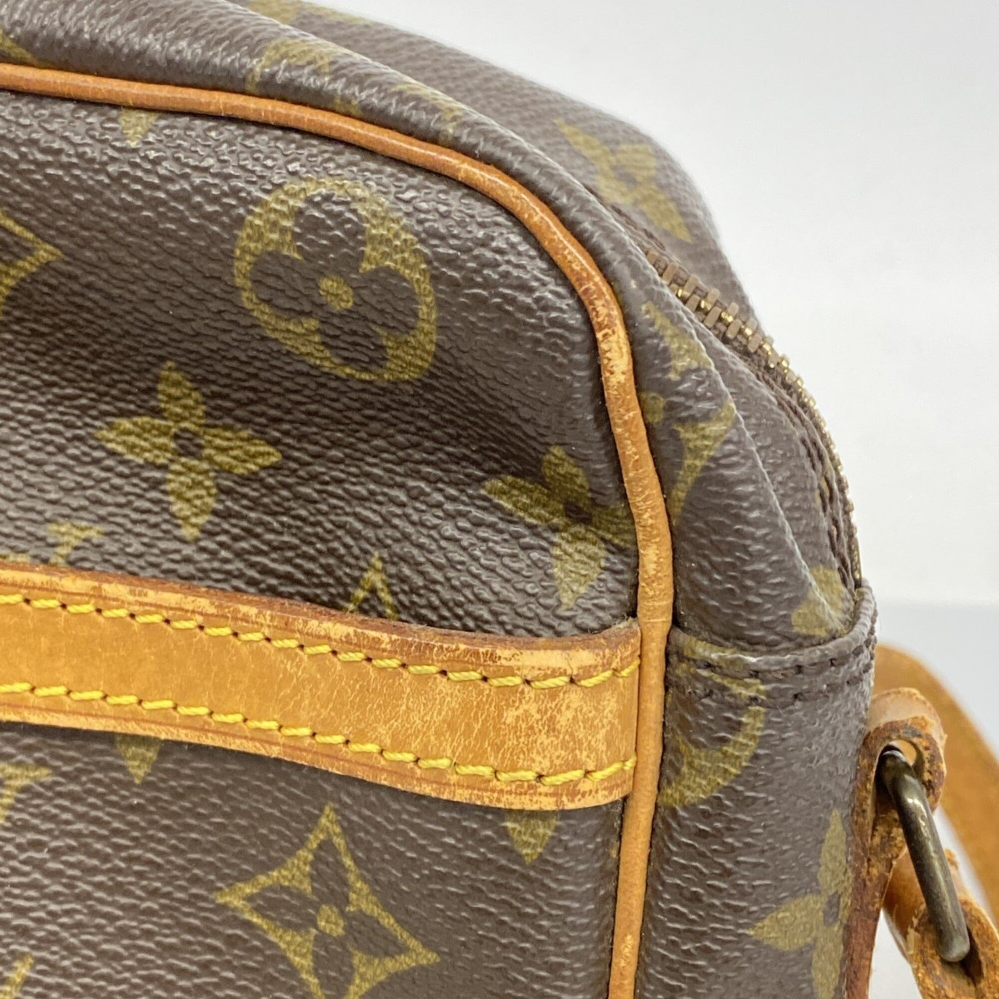 Louis Vuitton Brown Shoulder Bag (Pre-Owned)