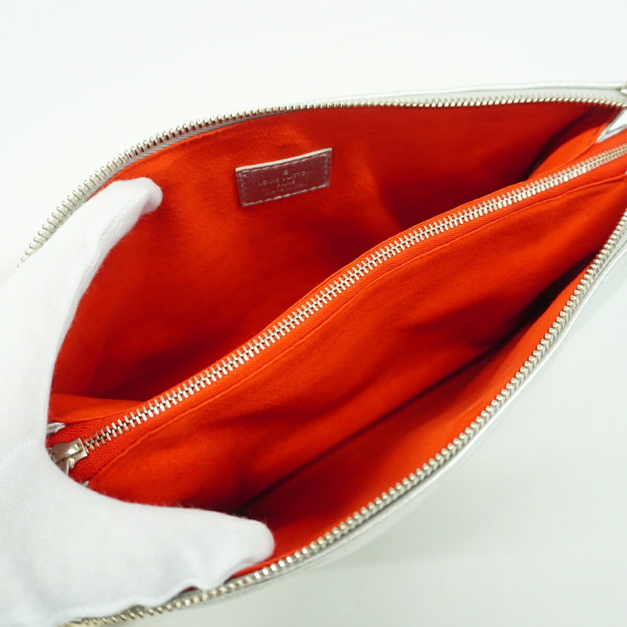 Louis Vuitton Silver Handbag (Pre-Owned)