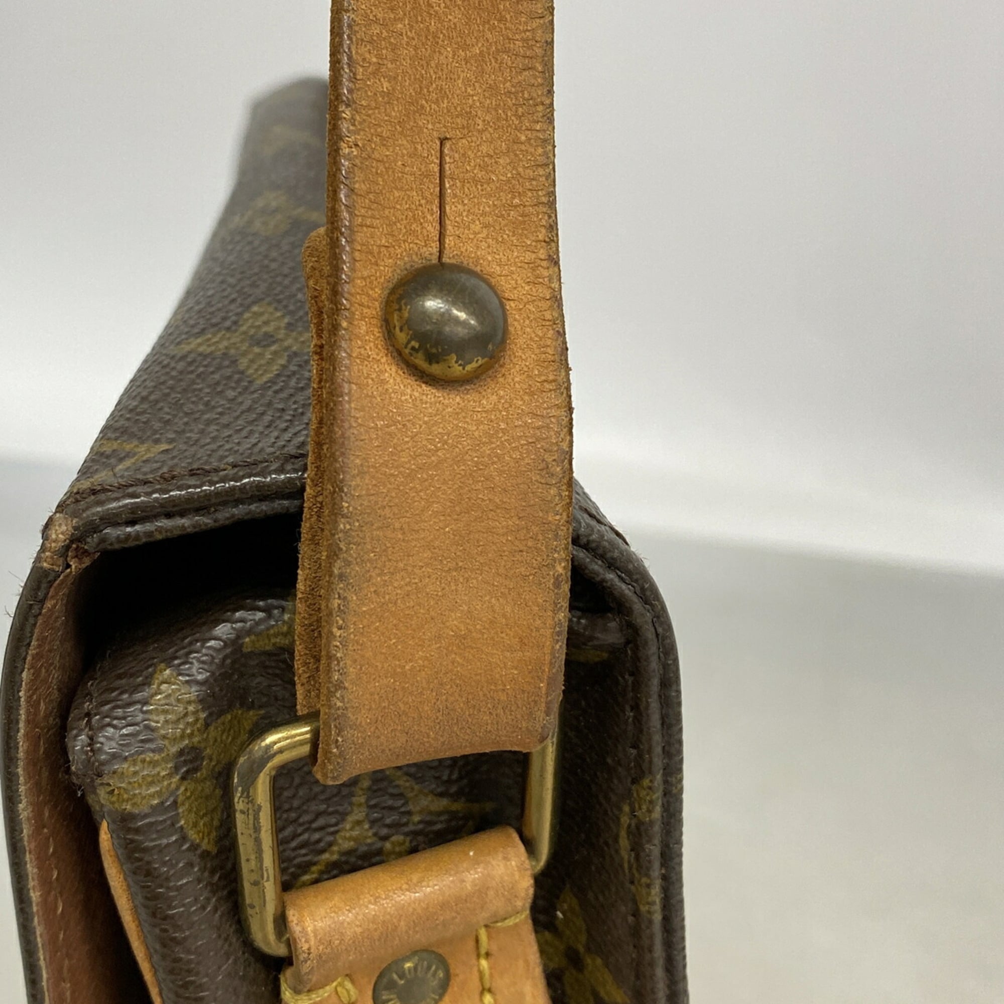Louis Vuitton Brown Shoulder Bag (Pre-Owned)
