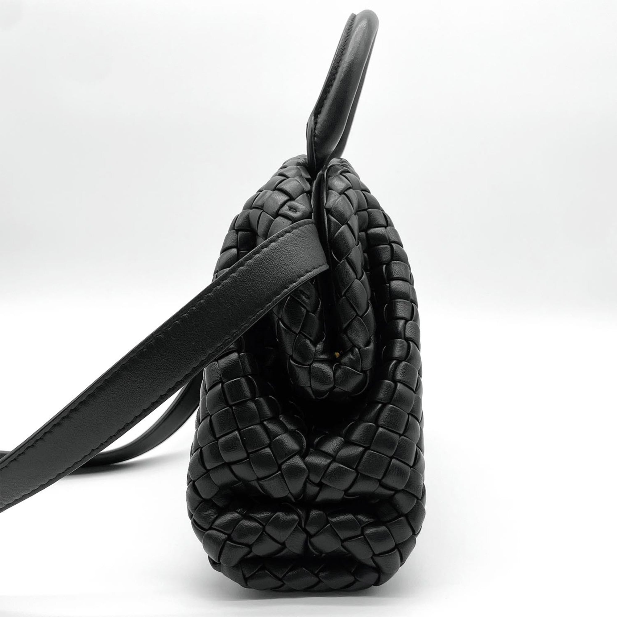 Bottega Veneta Black Leather Shoulder Bag (Pre-Owned)