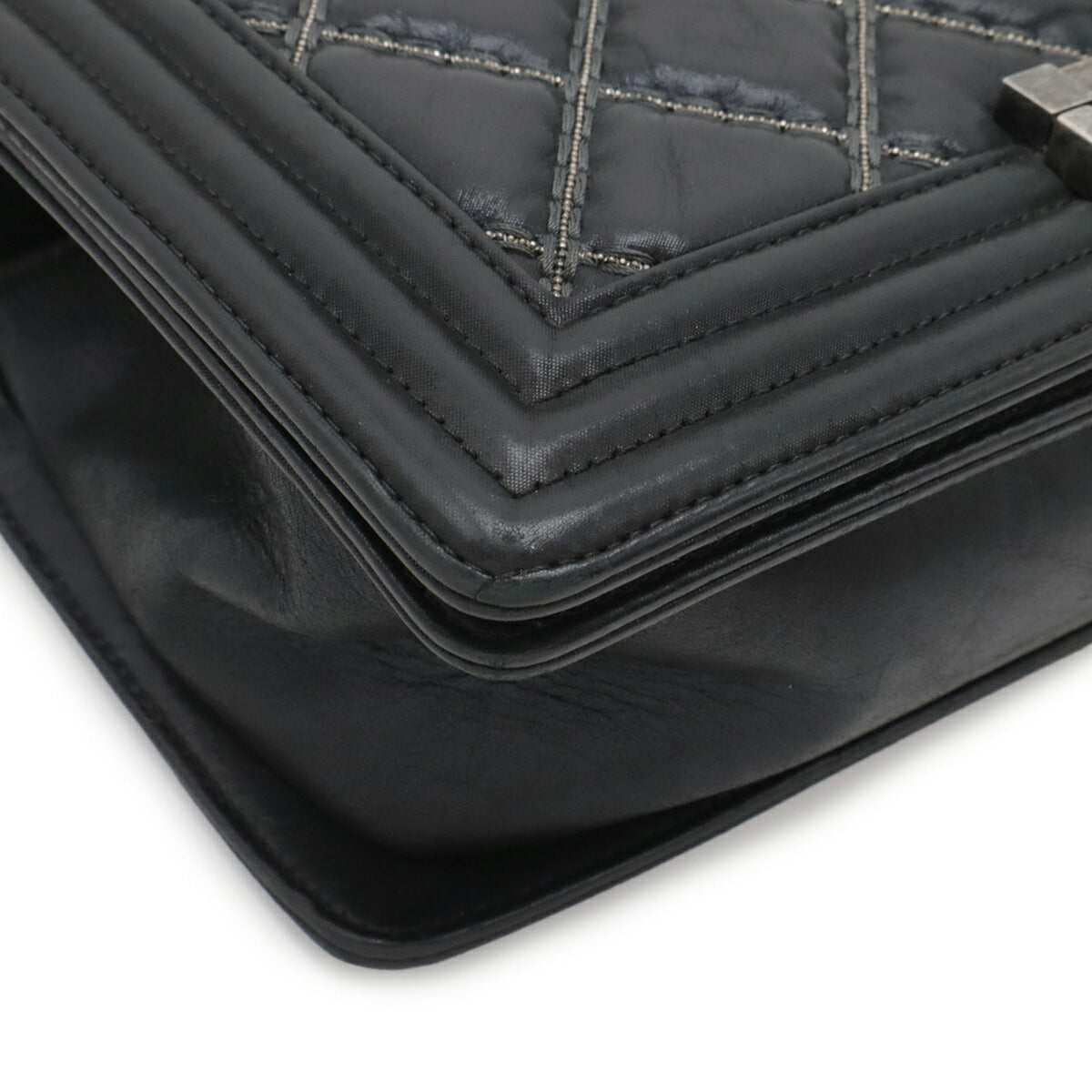 Chanel Black Leather Shoulder Bag (Pre-Owned)
