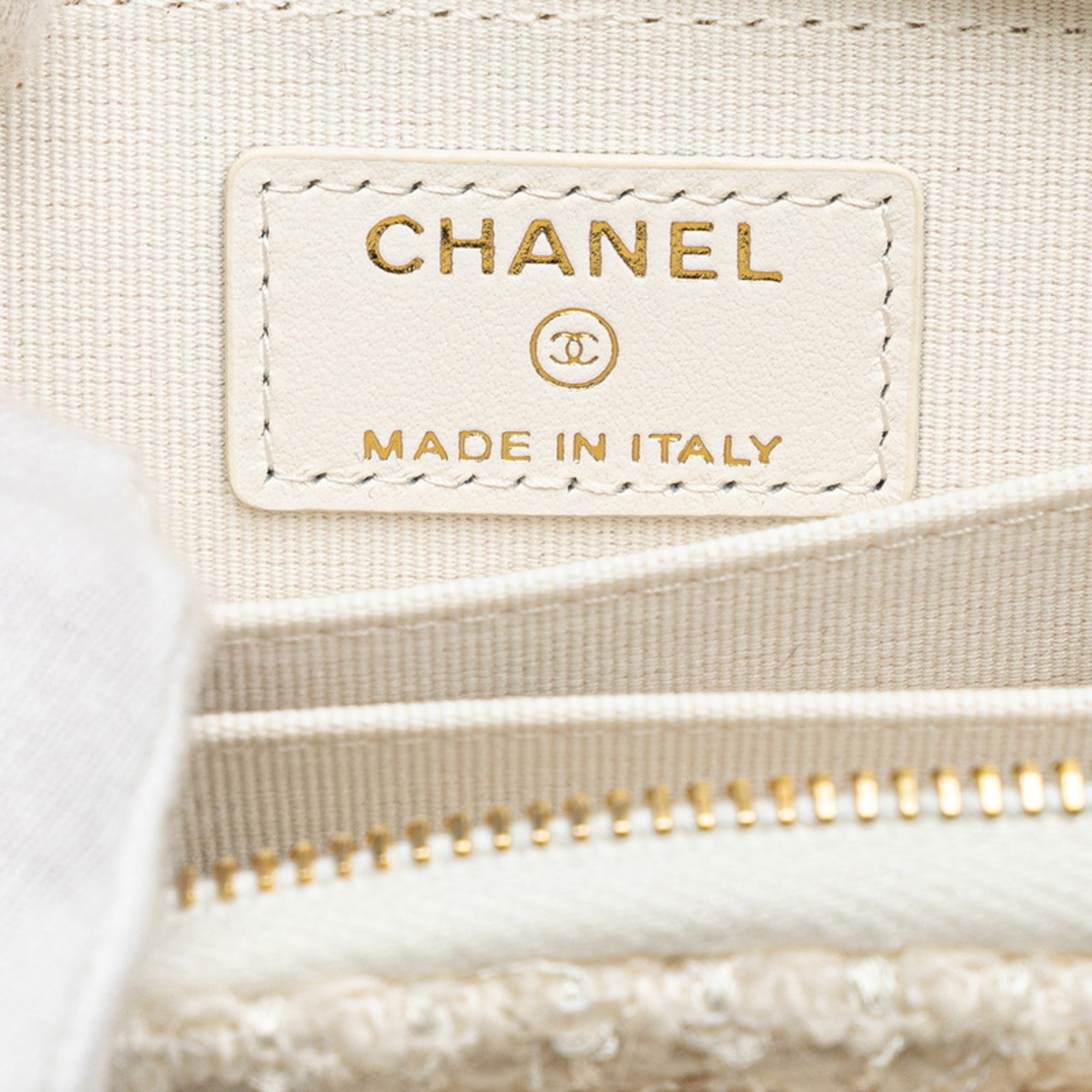 Chanel White Tweed Leather Chain/Shoulder Wallet (Pre-Owned)