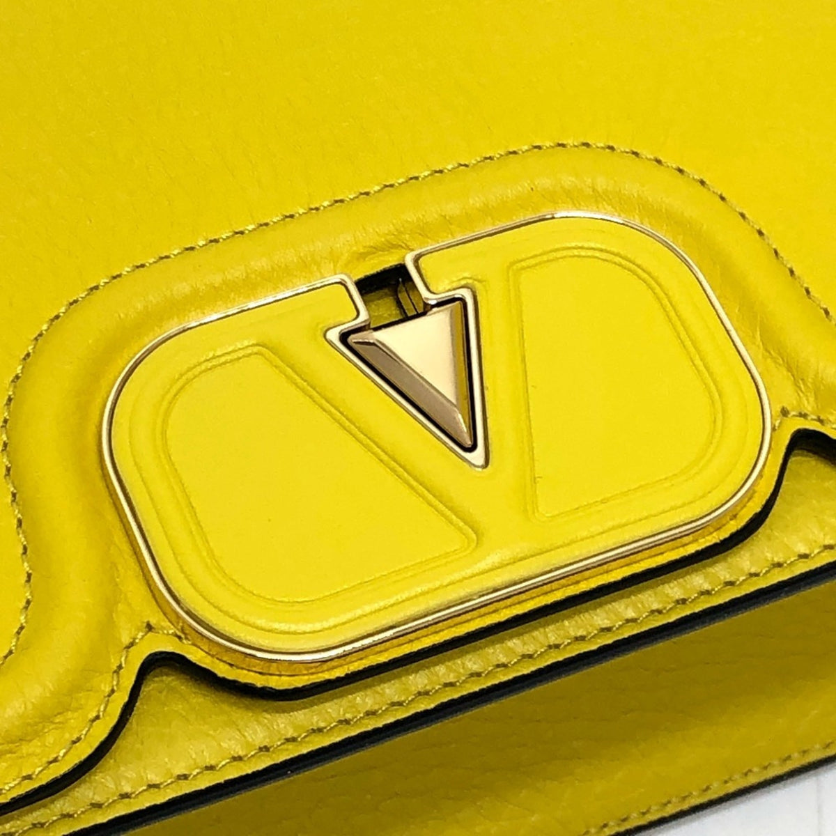 Valentino Yellow Leather Shoulder Bag (Pre-Owned)
