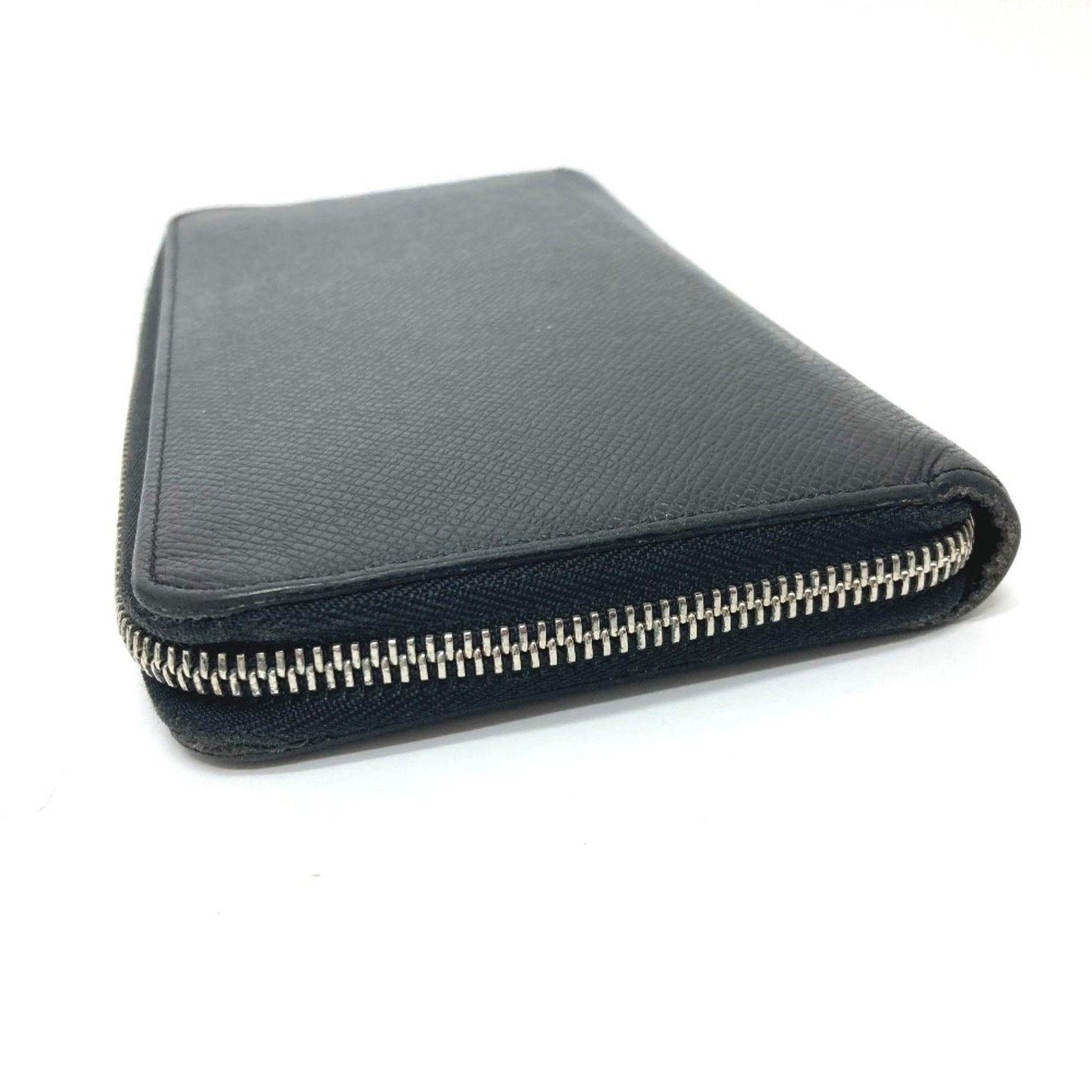 Louis Vuitton Black Noir Taiga Leather Leather Long Wallet (Bi-Fold) (Pre-Owned)