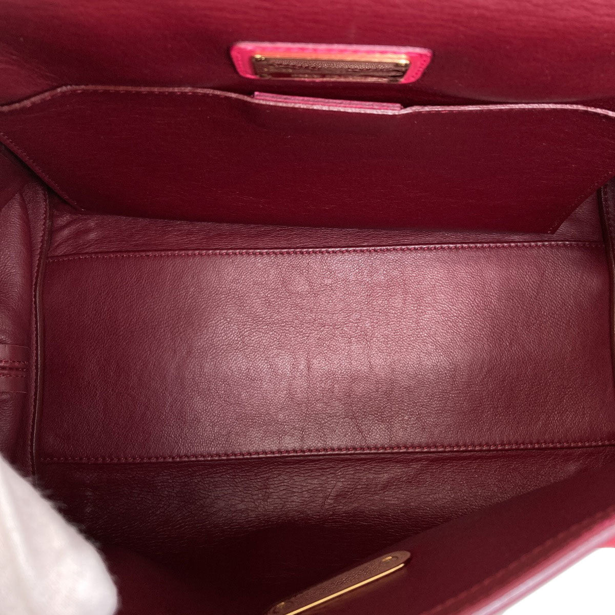 Salvatore Ferragamo Gancini Bordeaux Pink Leather Handbag (Pre-Owned)