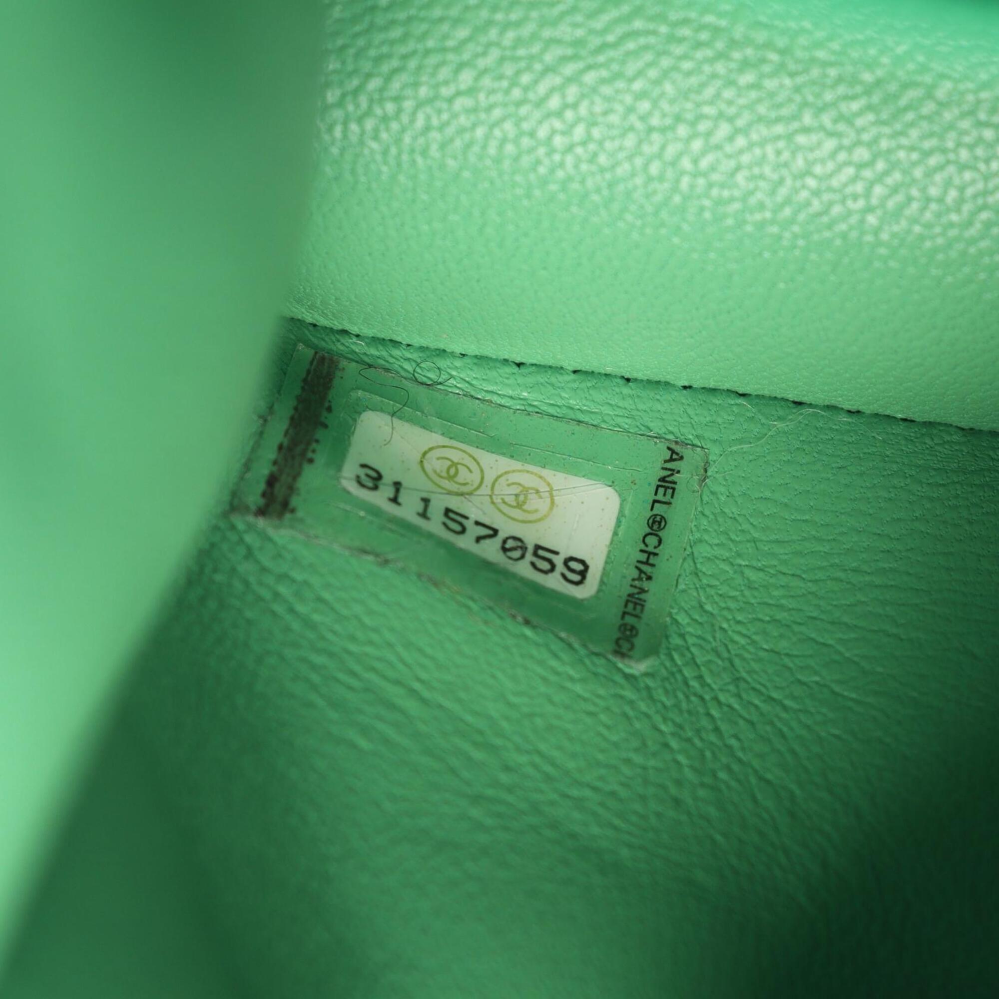 Chanel Green Grained Calfskin Handbag Shoulder Bag (Pre-Owned)