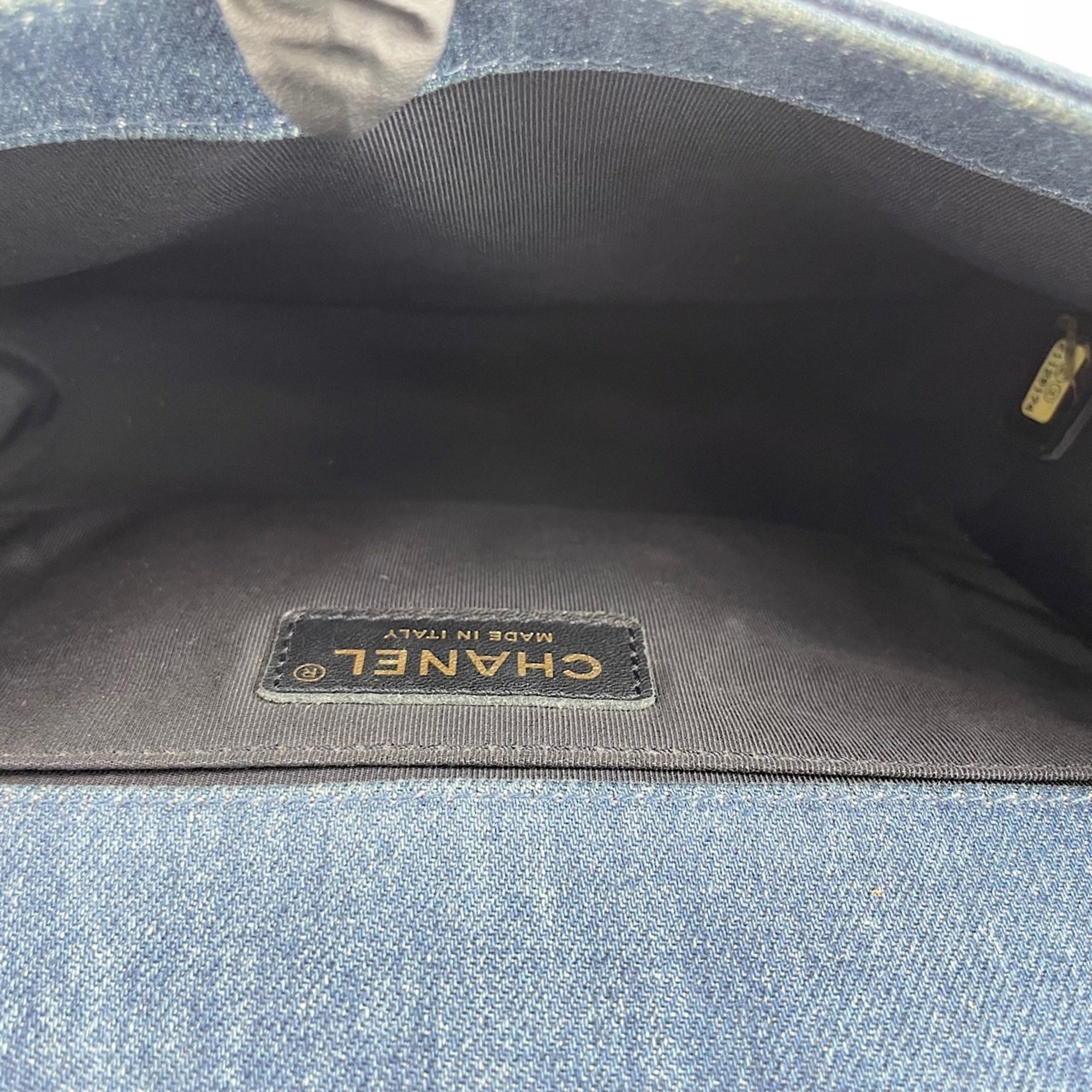 Chanel Blue Shoulder Bag (Pre-Owned)