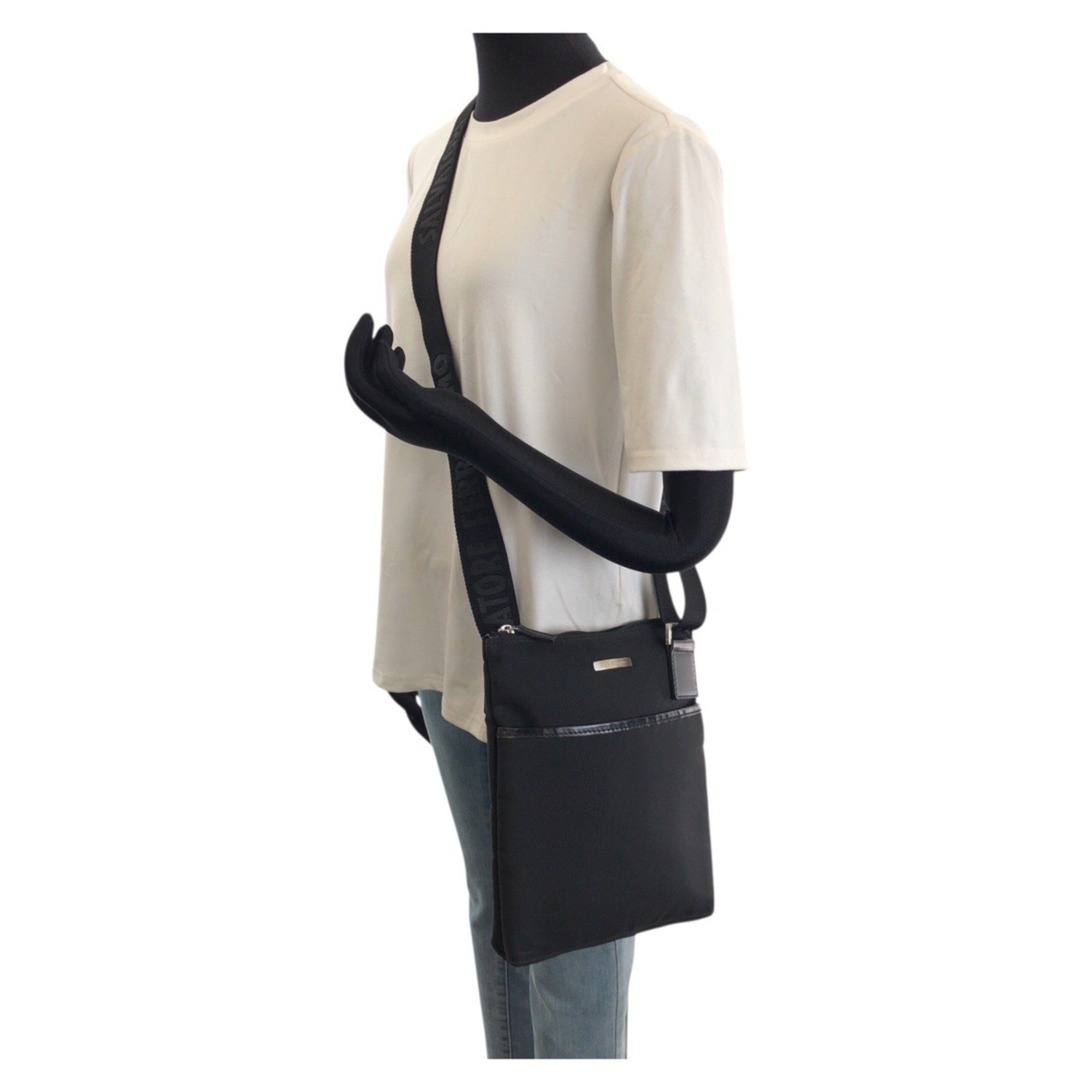 Salvatore Ferragamo Black Nylon Leather Shoulder Bag (Pre-Owned)