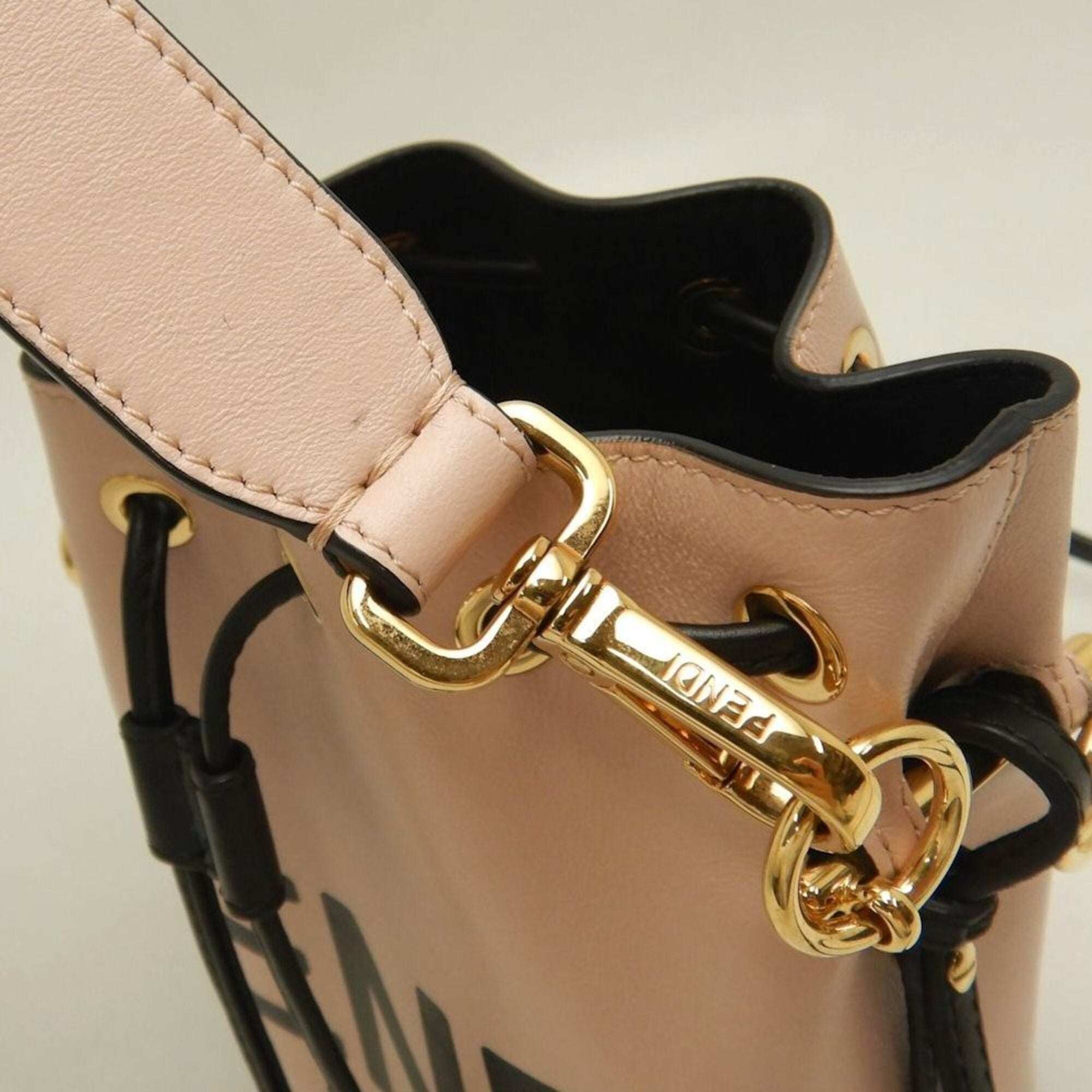 Fendi Black Pink Leather Shoulder Bag (Pre-Owned)