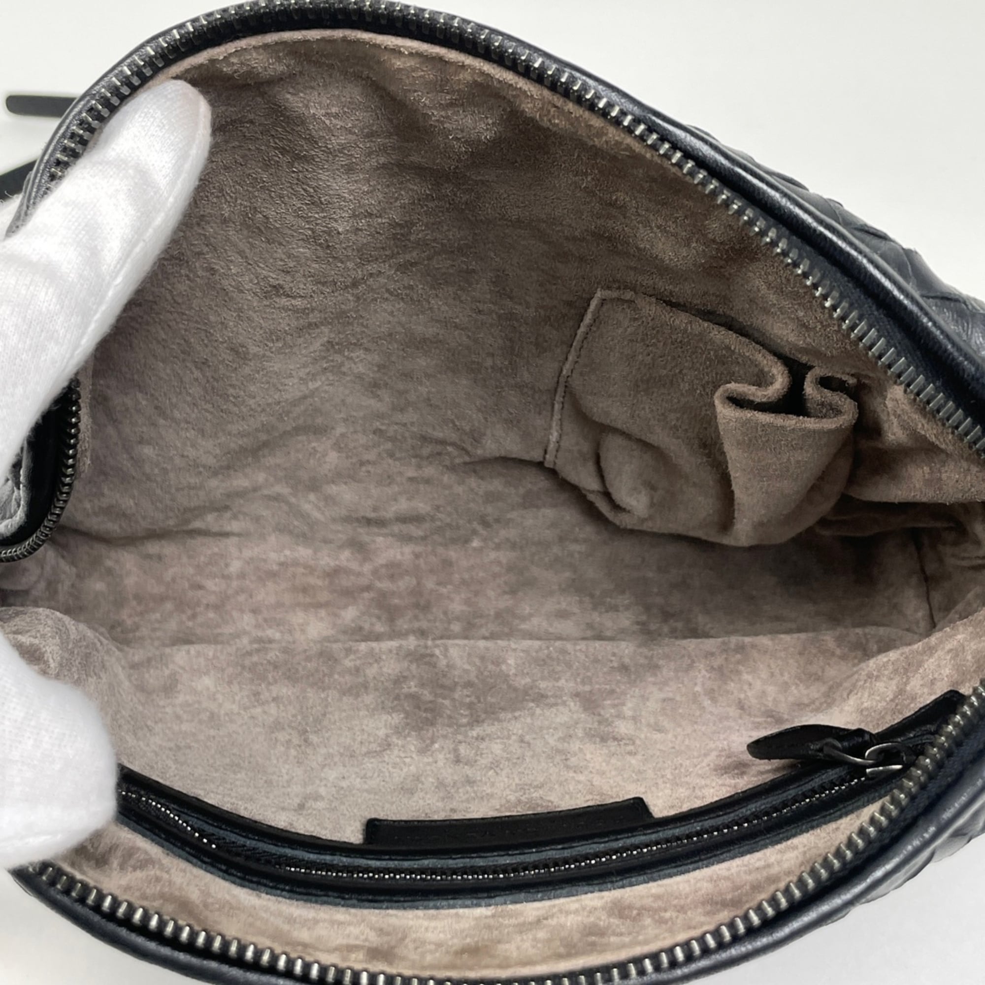 Bottega Veneta Black Leather Shoulder Bag (Pre-Owned)