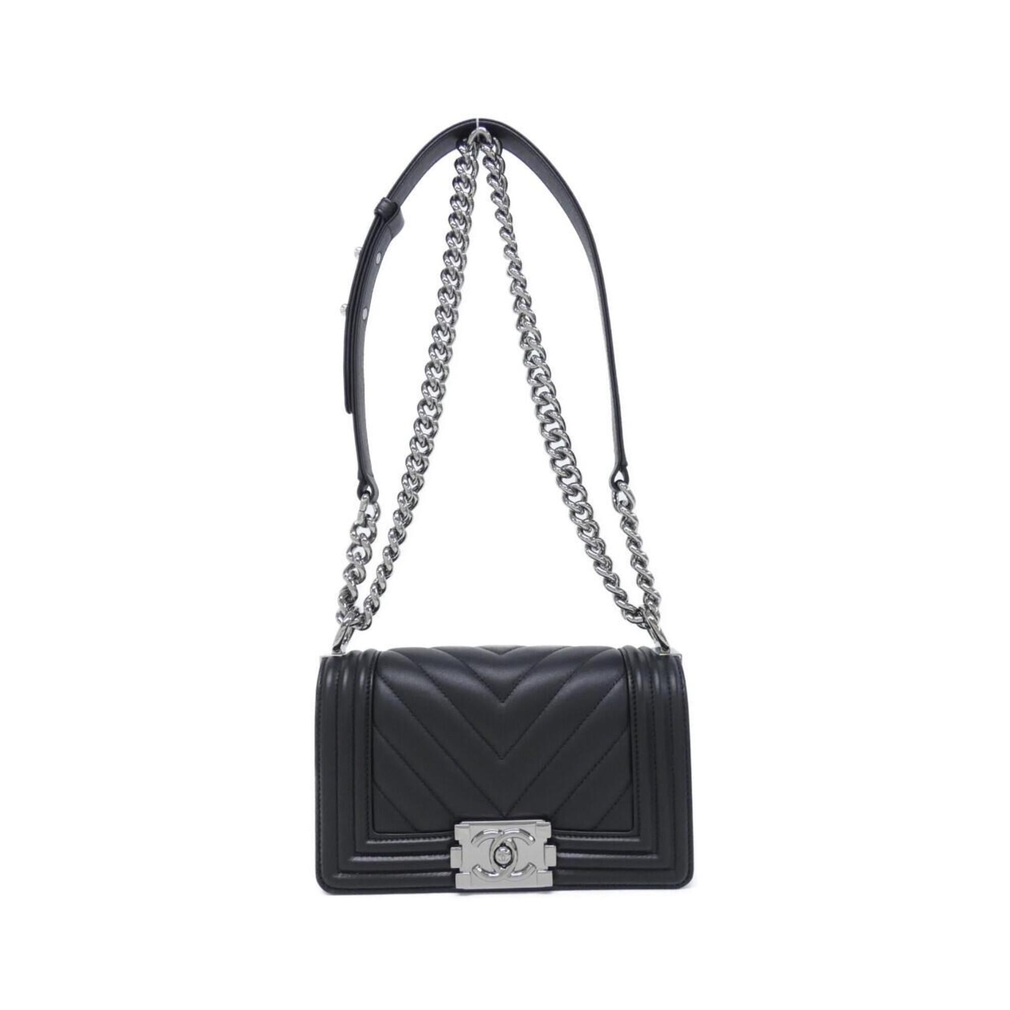 Chanel Black Leather Shoulder Bag (Pre-Owned)