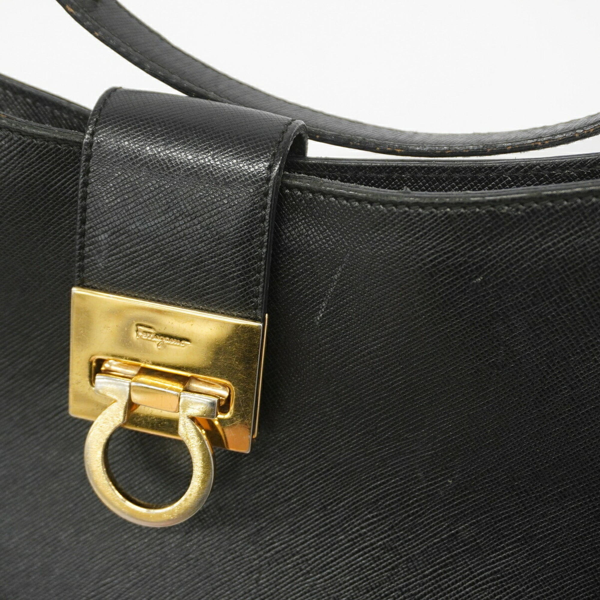 Salvatore Ferragamo Black Leather Shoulder Bag (Pre-Owned)