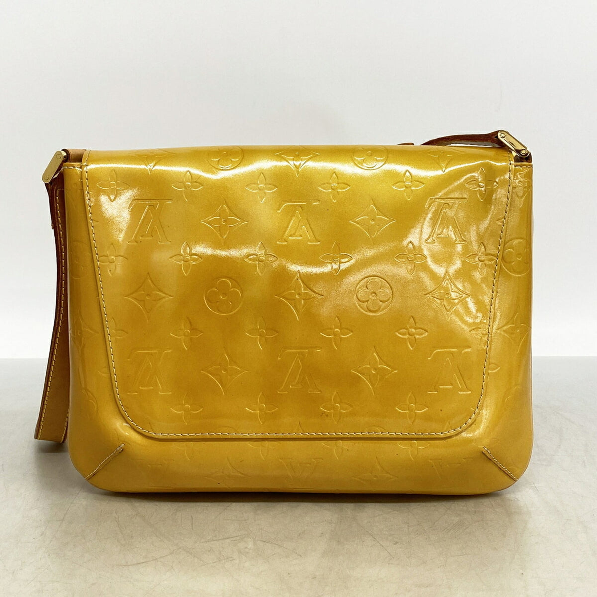Louis Vuitton Beige Shoulder Bag (Pre-Owned)