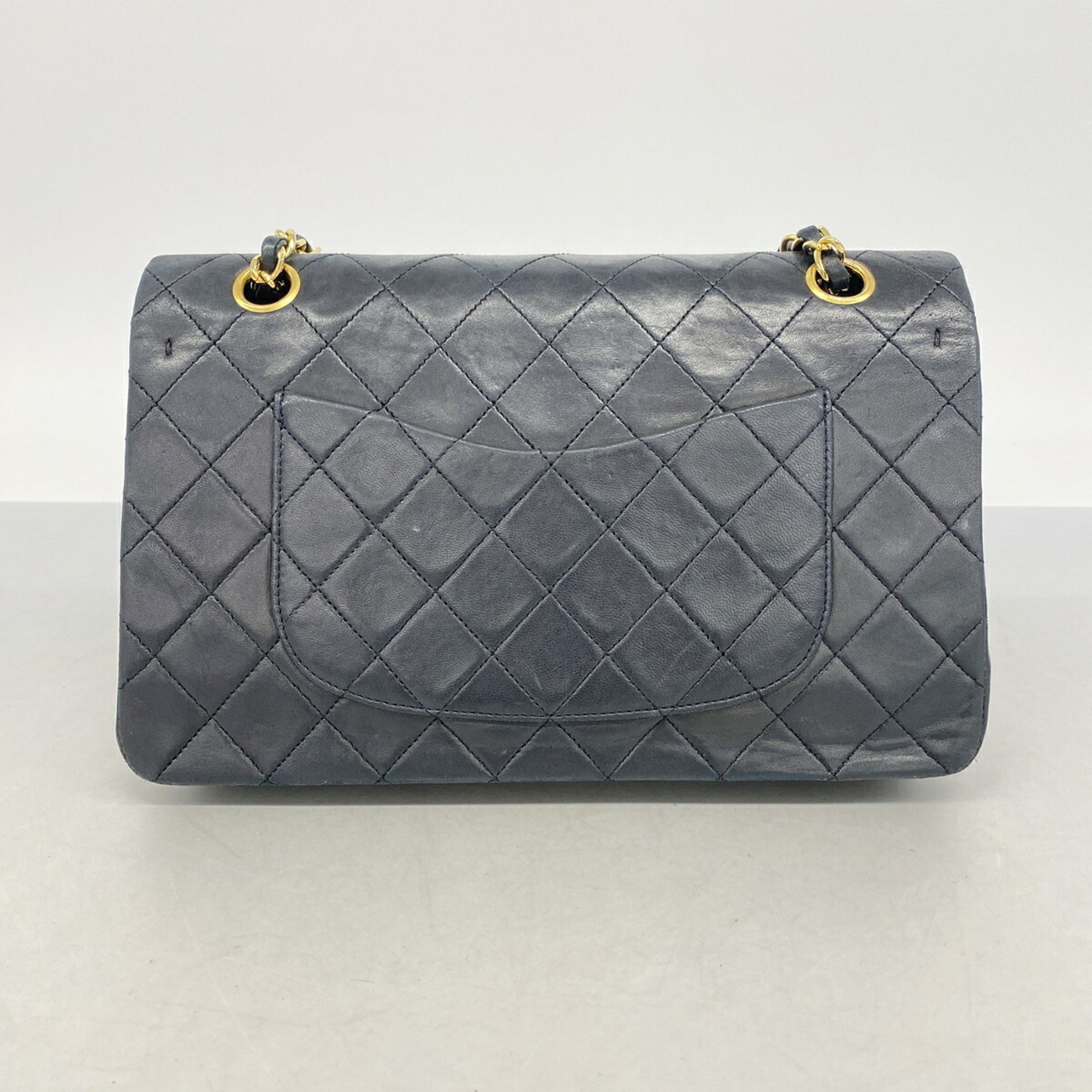 Chanel Black Leather Shoulder Bag (Pre-Owned)