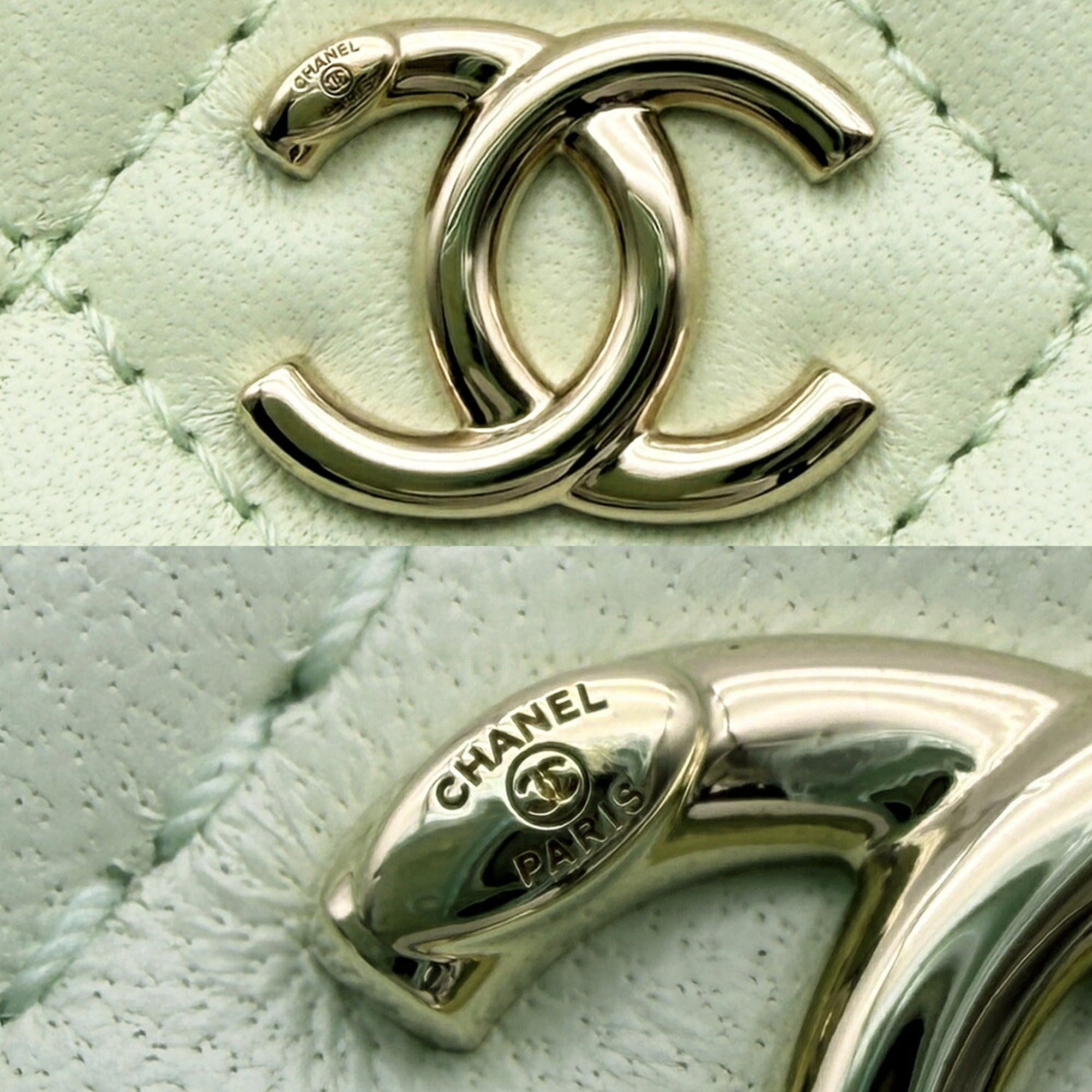 Chanel Light Green Leather Shoulder Bag (Pre-Owned)