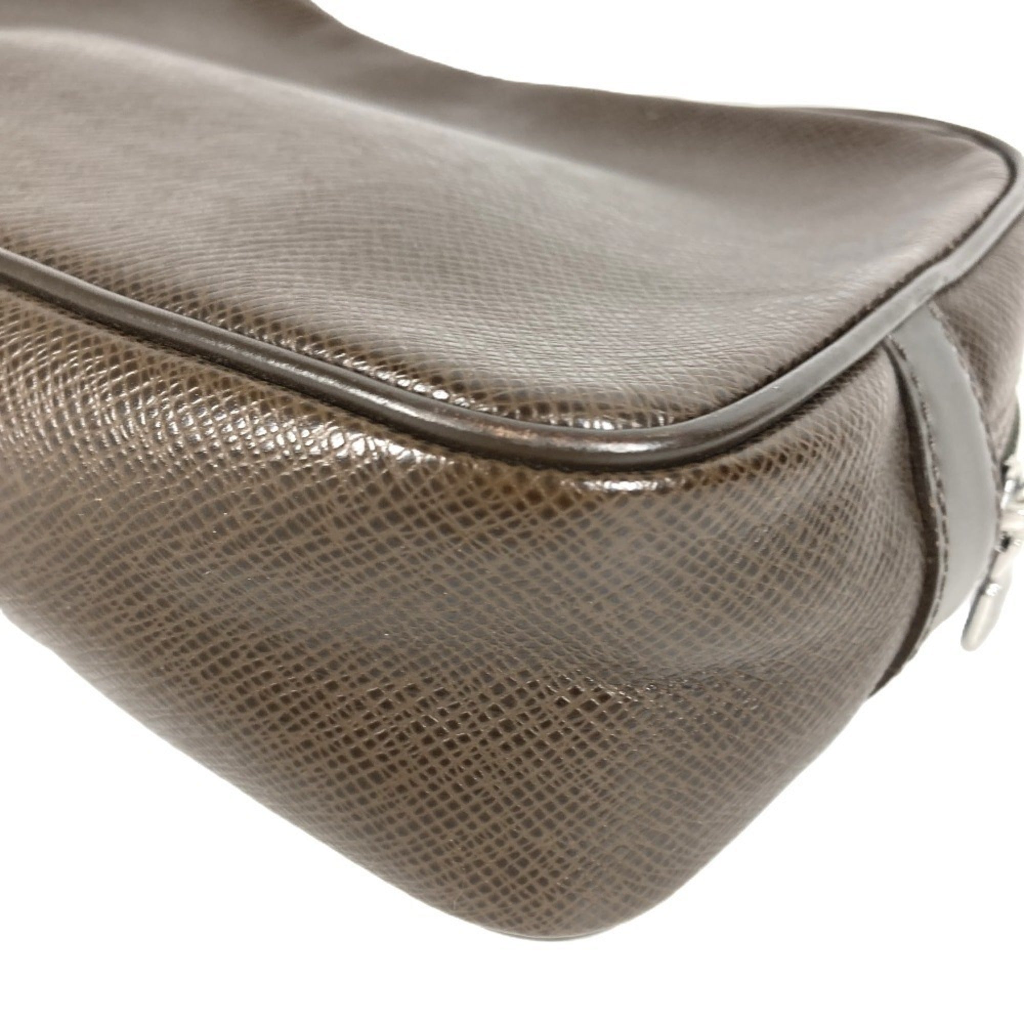 Louis Vuitton Brown Grizzly Taiga Leather Leather Clutch Bag (Pre-Owned)
