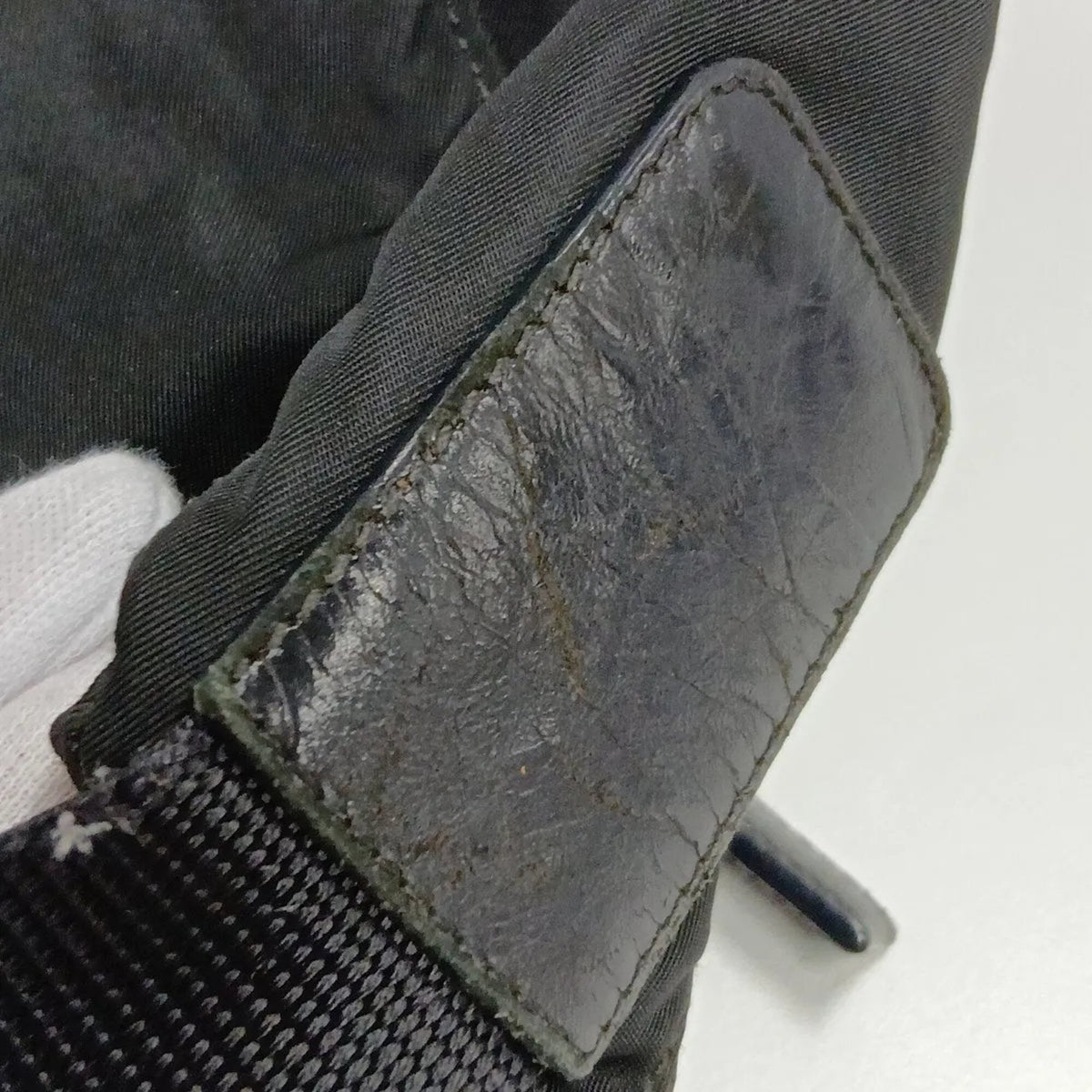 Prada Black Leather Nylon Messenger Bag Shoulder Bag (Pre-Owned)