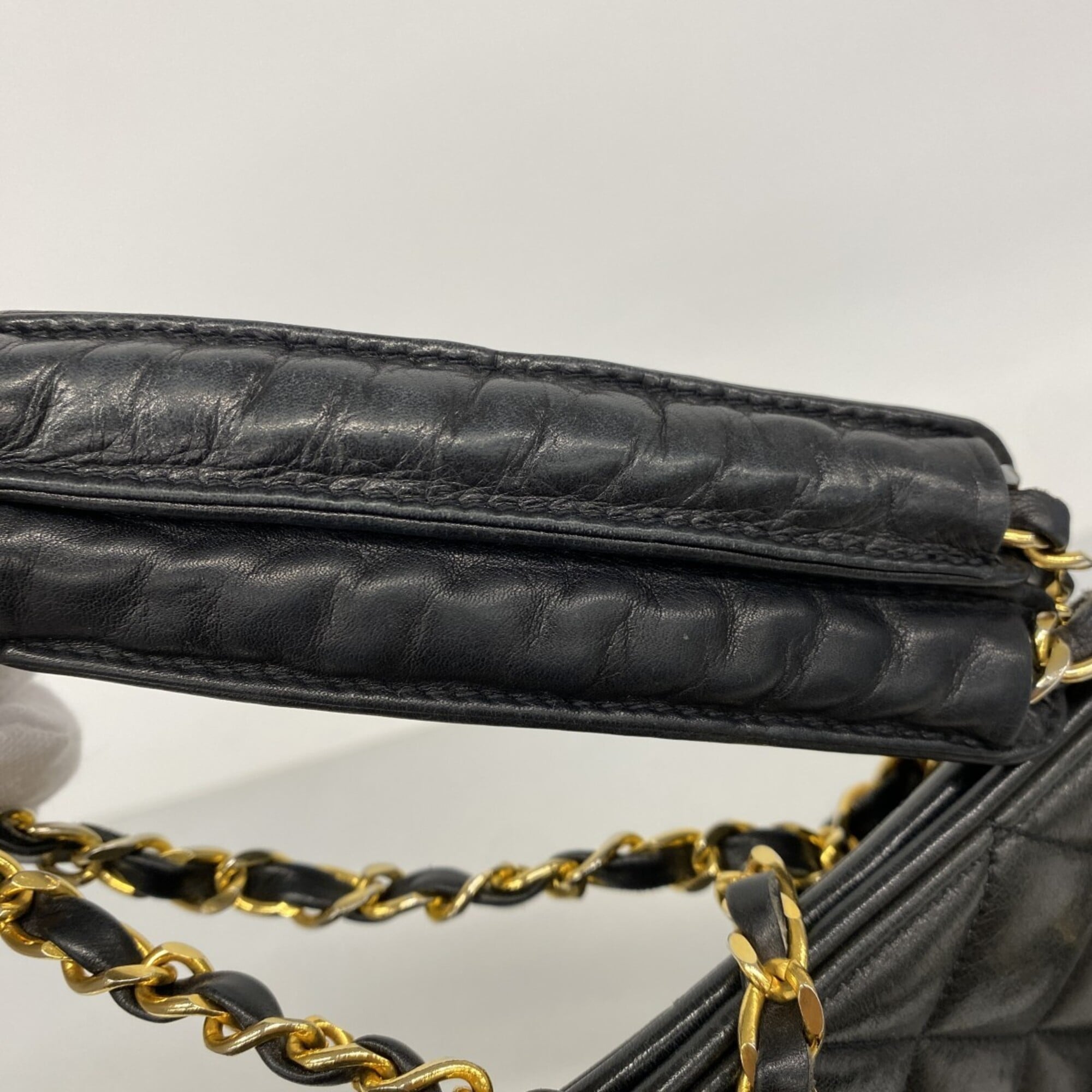 Chanel Black Leather Shoulder Bag (Pre-Owned)