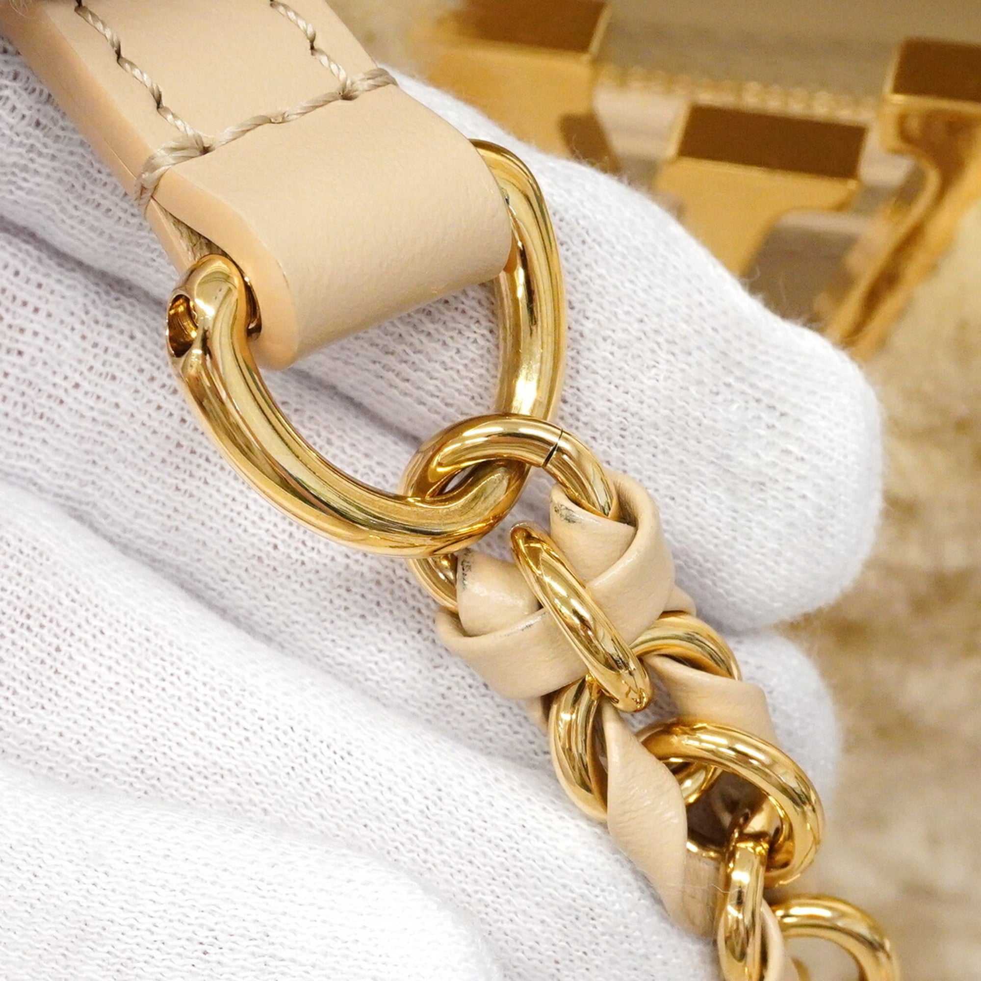 Louis Vuitton Cream Handbag (Pre-Owned)