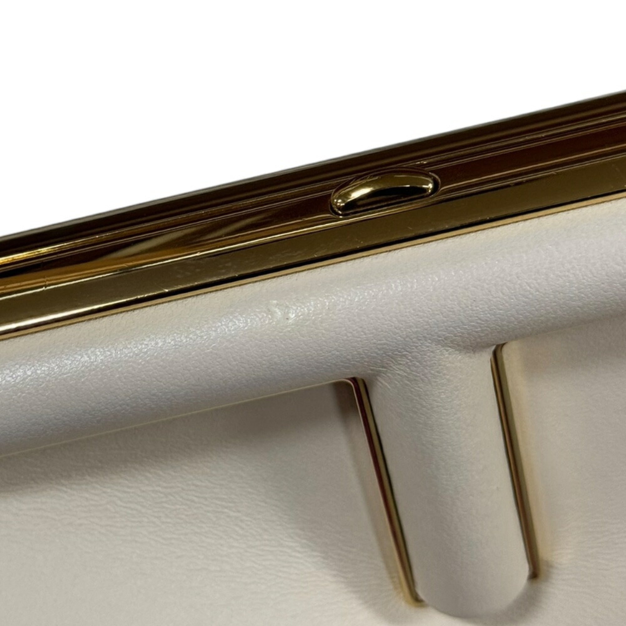 Fendi White Leather Shoulder Bag (Pre-Owned)