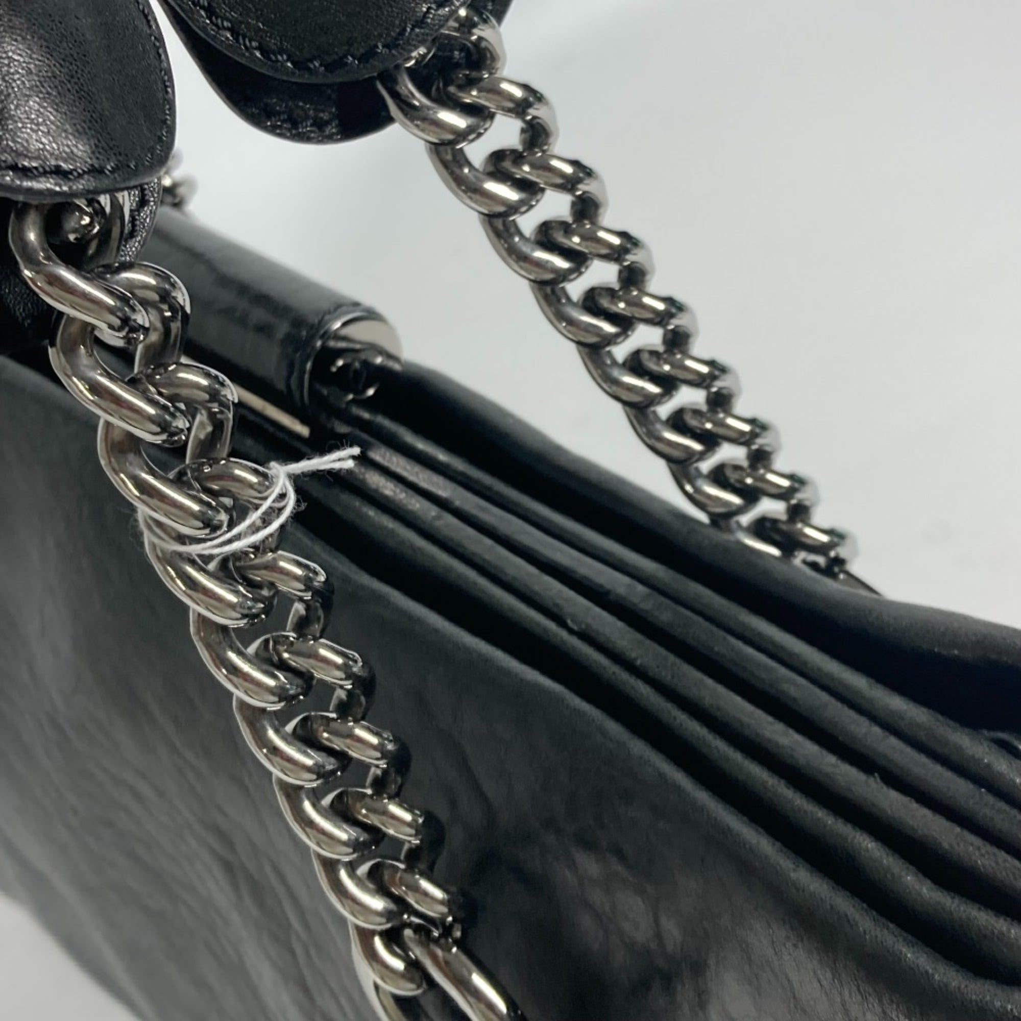 Chanel Black Leather Shoulder Bag (Pre-Owned)