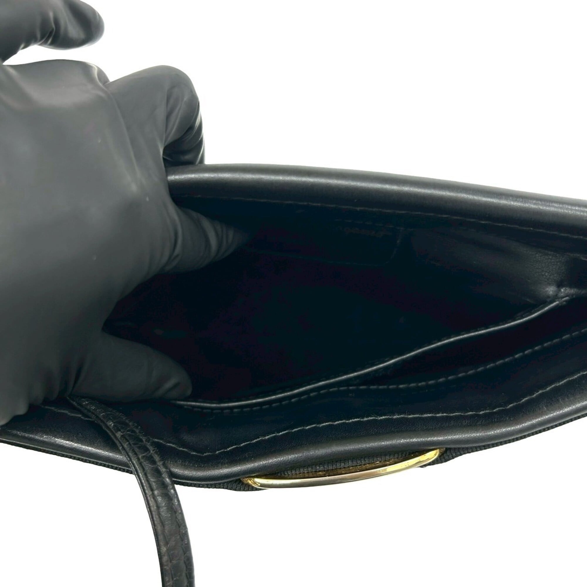 Salvatore Ferragamo Black Leather Pochette Shoulder Bag (Pre-Owned)