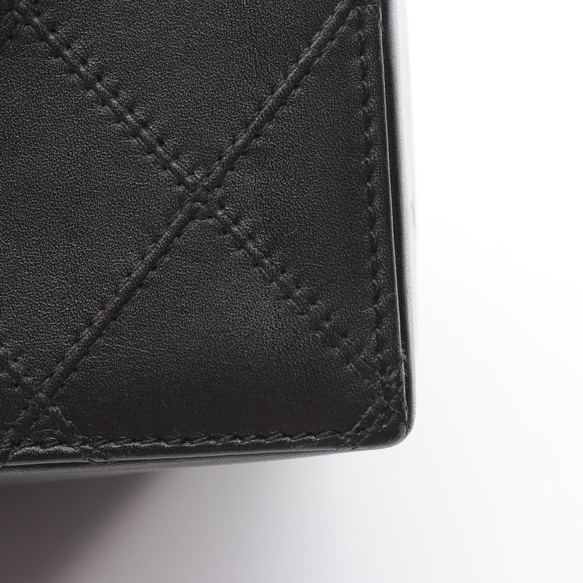 Chanel Black Leather Handbag (Pre-Owned)