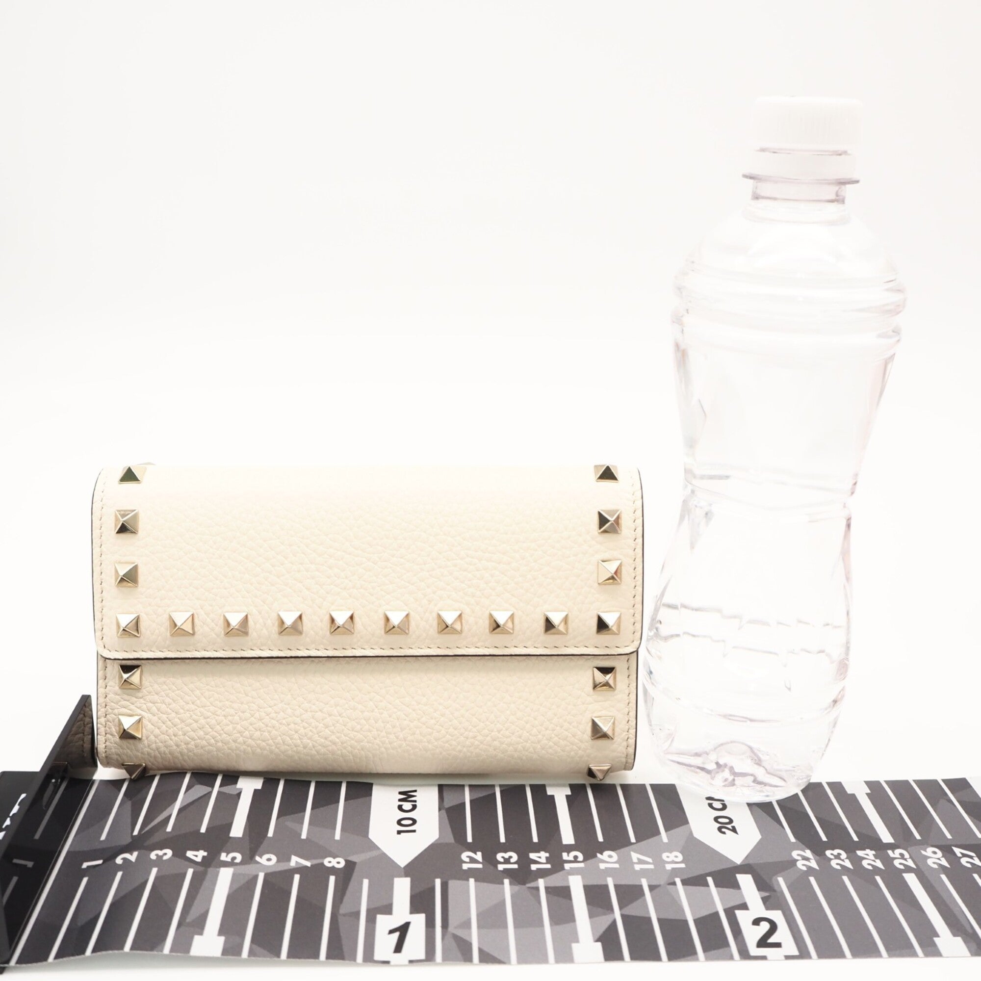 Valentino Ivory Leather Long Wallet (Bi-Fold) (Pre-Owned)