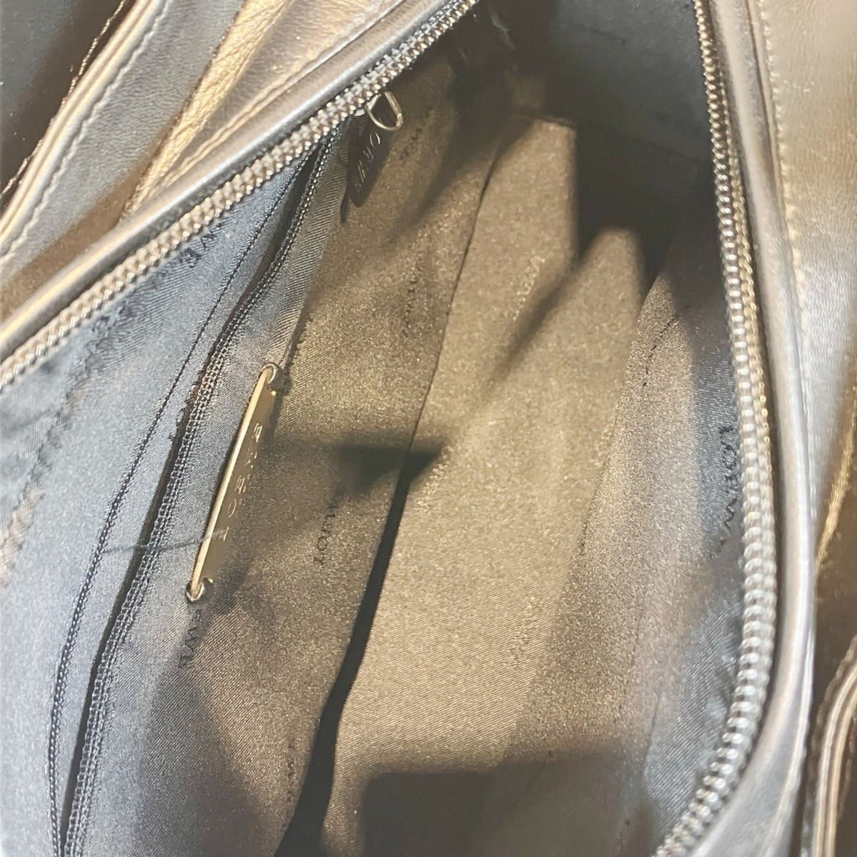 Loewe Black Leather Handbag (Pre-Owned)