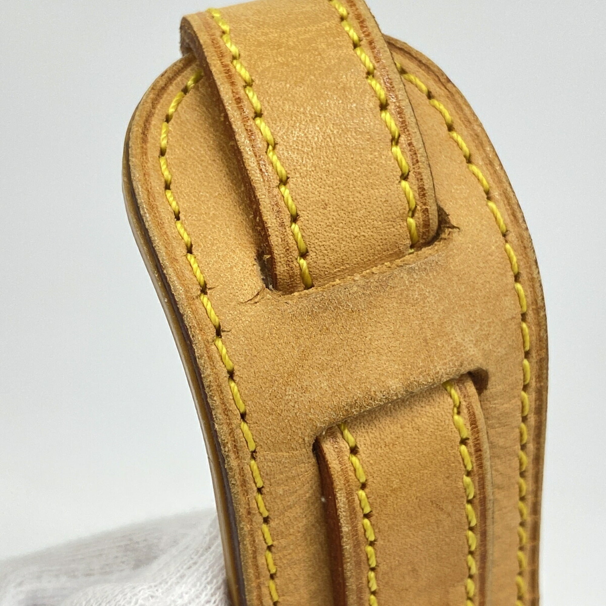 Louis Vuitton Brown Shoulder Bag (Pre-Owned)