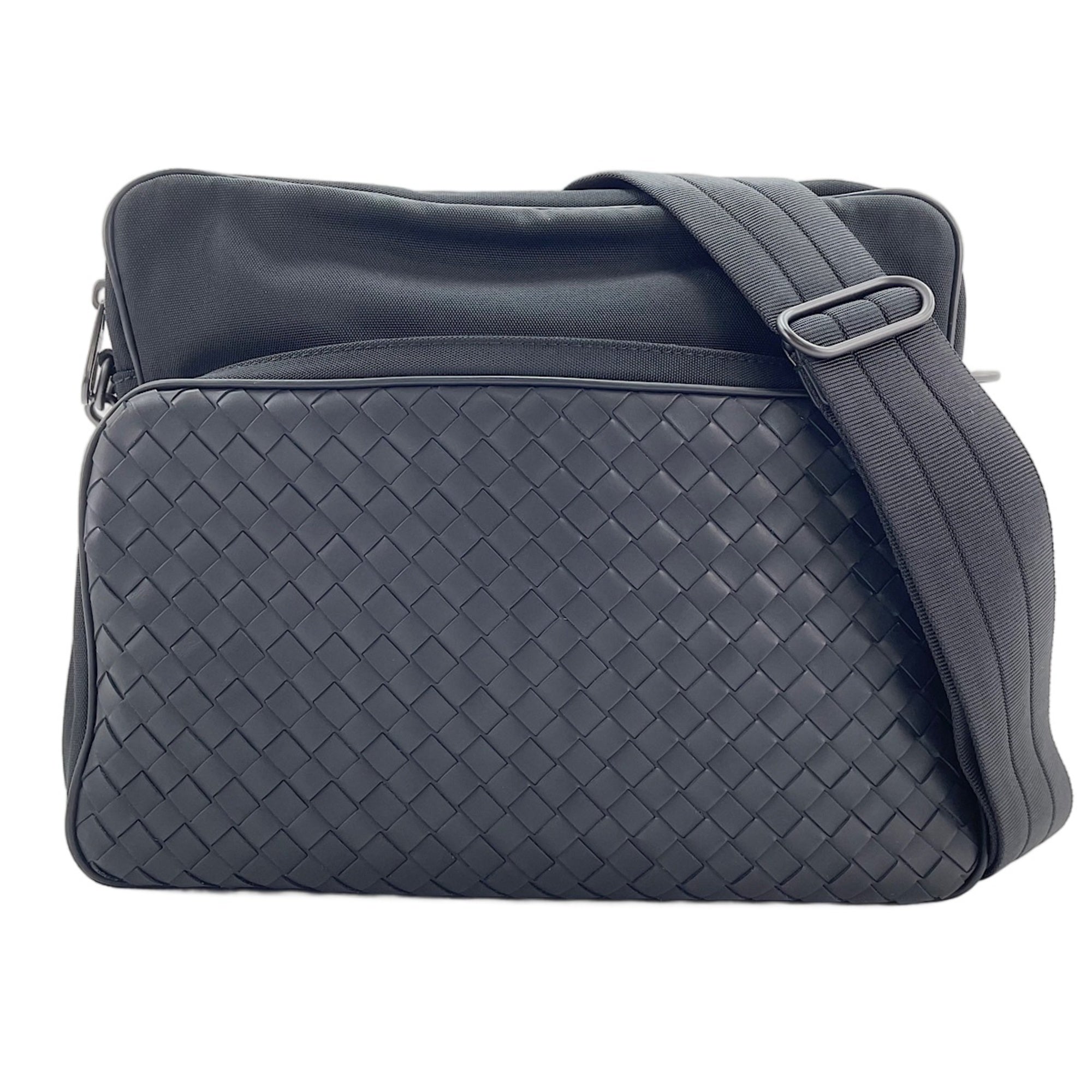 Bottega Veneta Black Intrecciato Shoulder Bag (Pre-Owned)